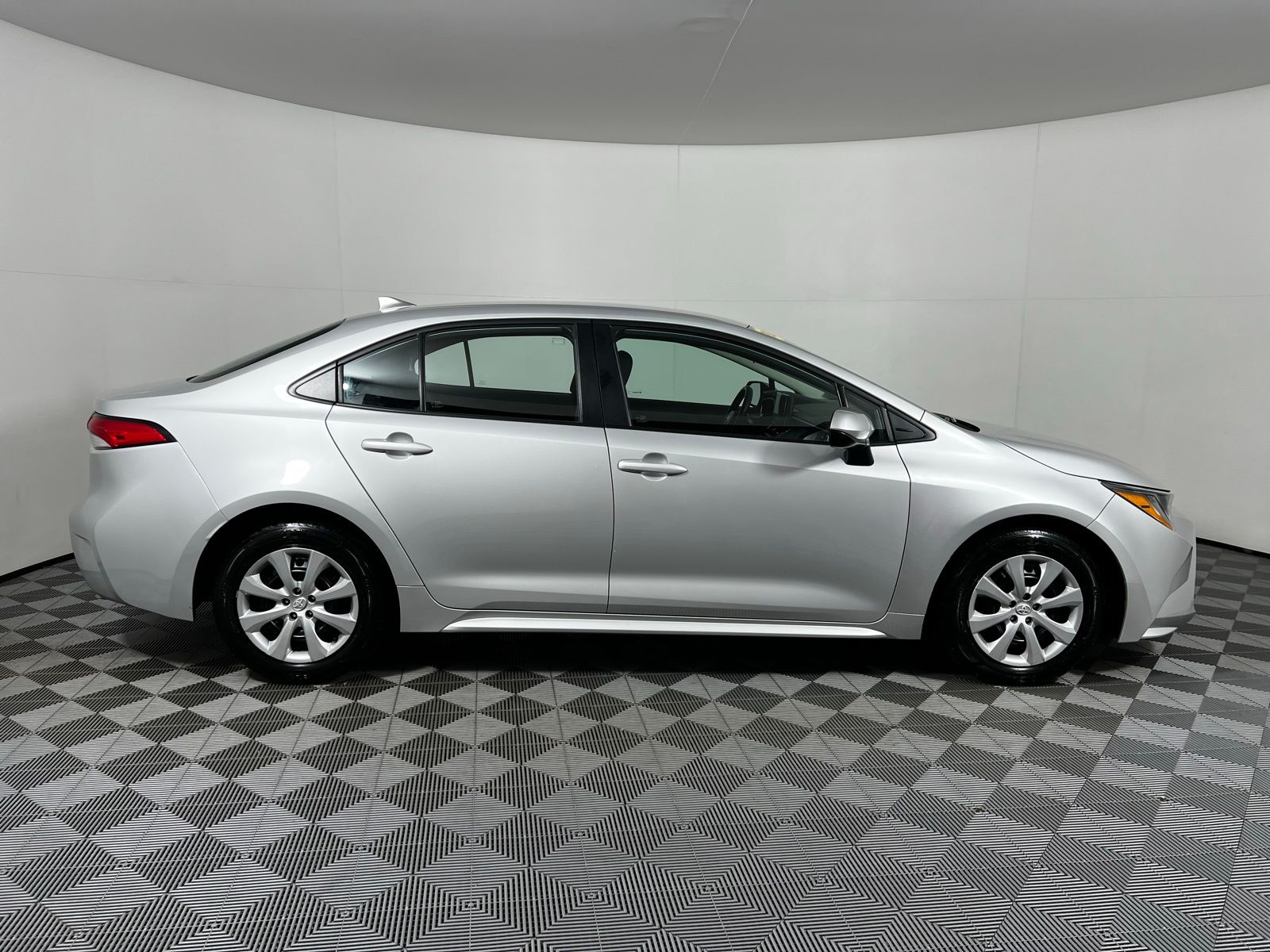 Thumbnail: 2023 Toyota Corolla - 4