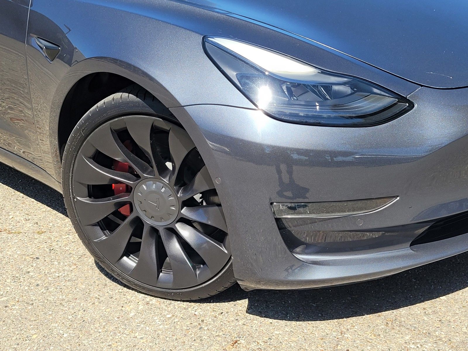 Used 2022  Tesla Performance image 9