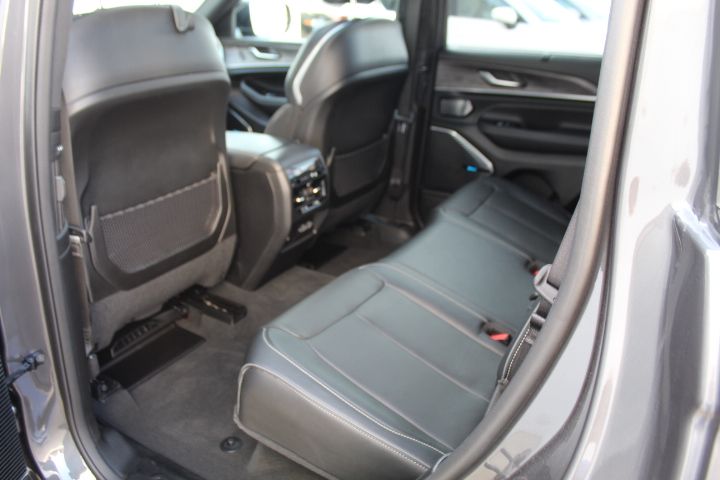 Used Car 2022 Jeep Grand Cherokee  Overland For Sale Under $40,000 In Austin, Texas