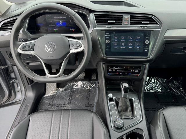 Used 2024 Silver Volkswagen 2.0T SE image 3