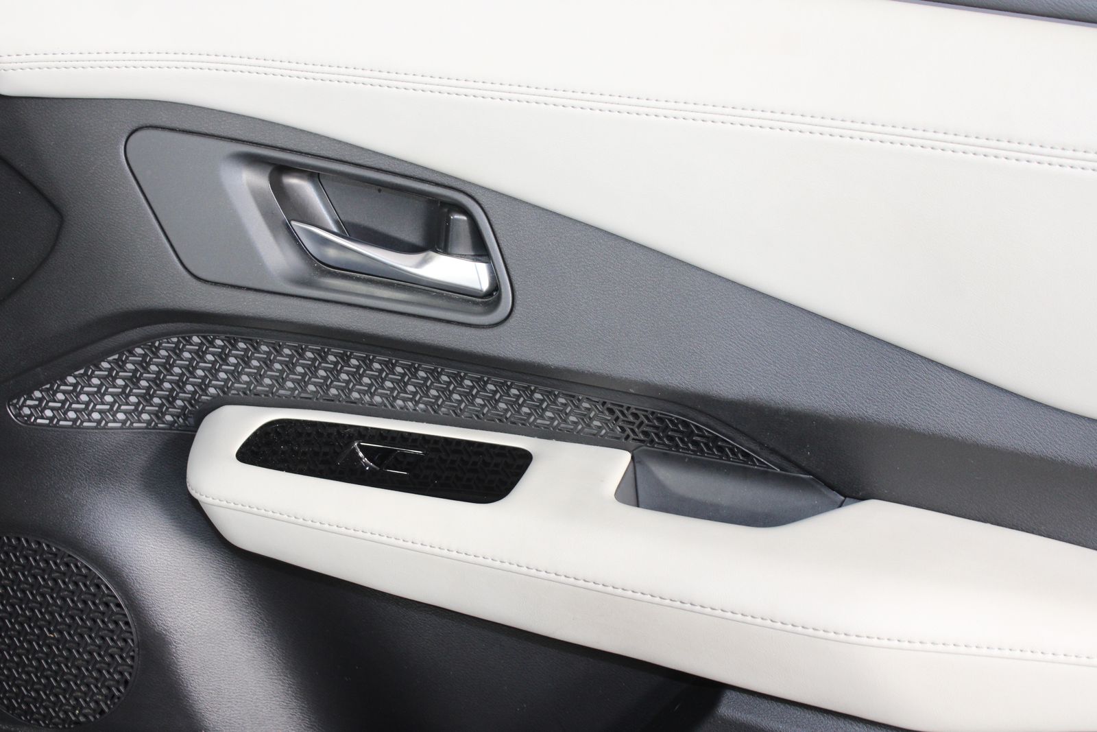 Used 2023 Black Nissan ENGAGE image 19