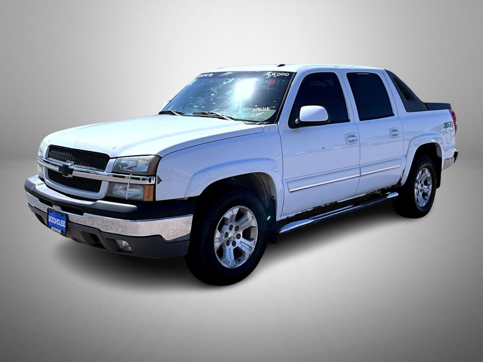 Summit White 2005 Chevrolet Avalanche Pickup Truck Four-Wheel Drive 4-Speed Automatic Overdrive