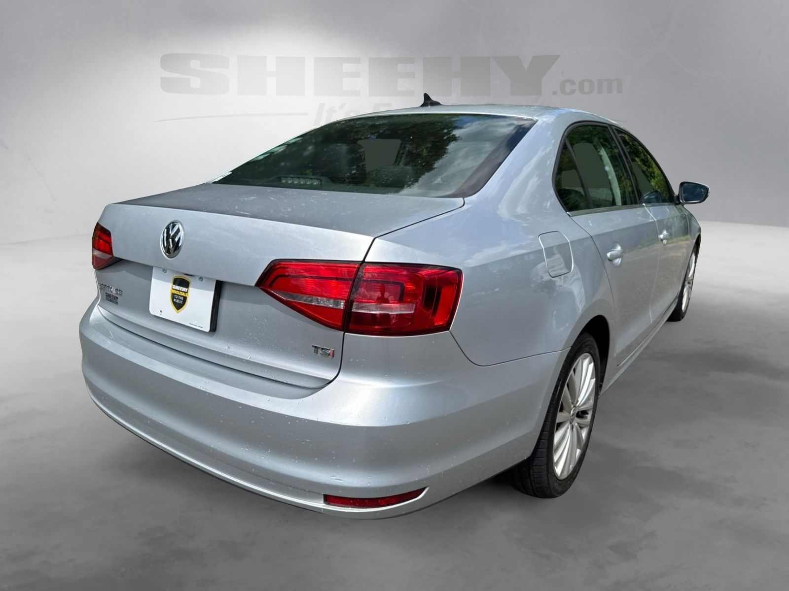 Used 2015 Reflex Silver Metallic Volkswagen 1.8T SE image 10