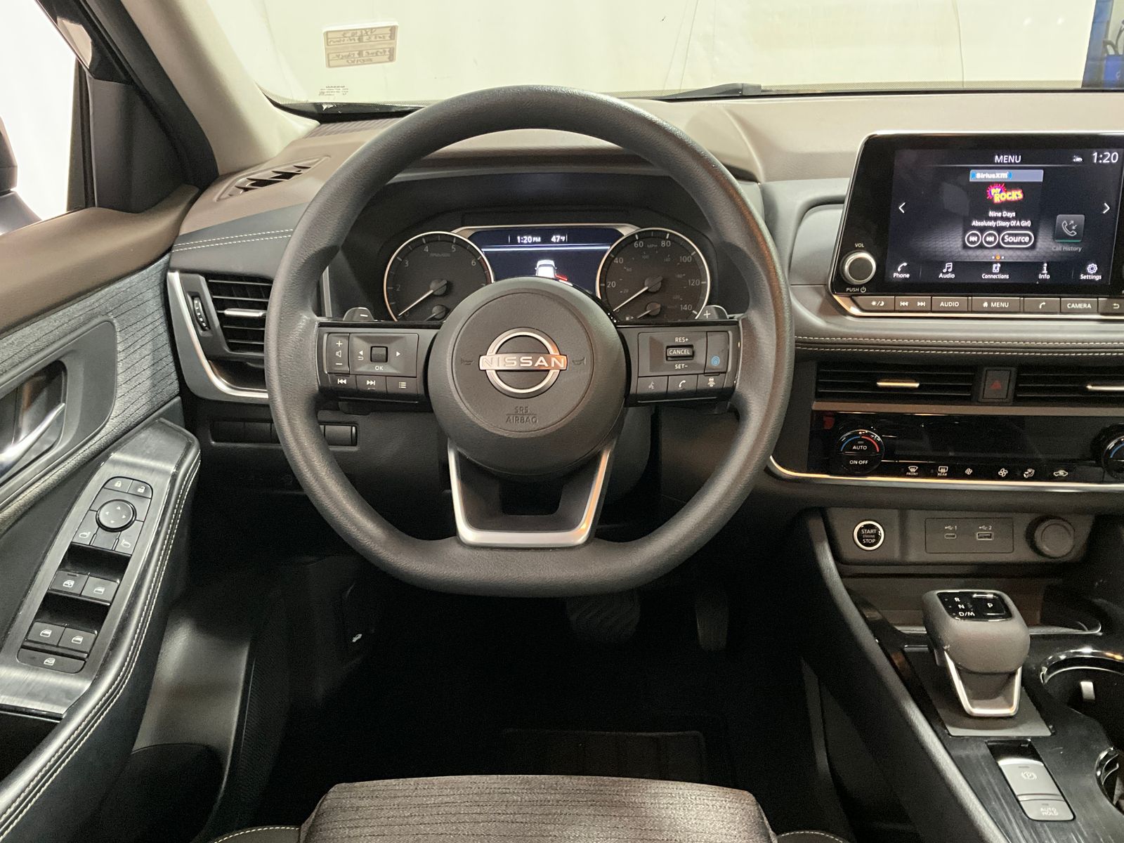 View vehicle photo 7