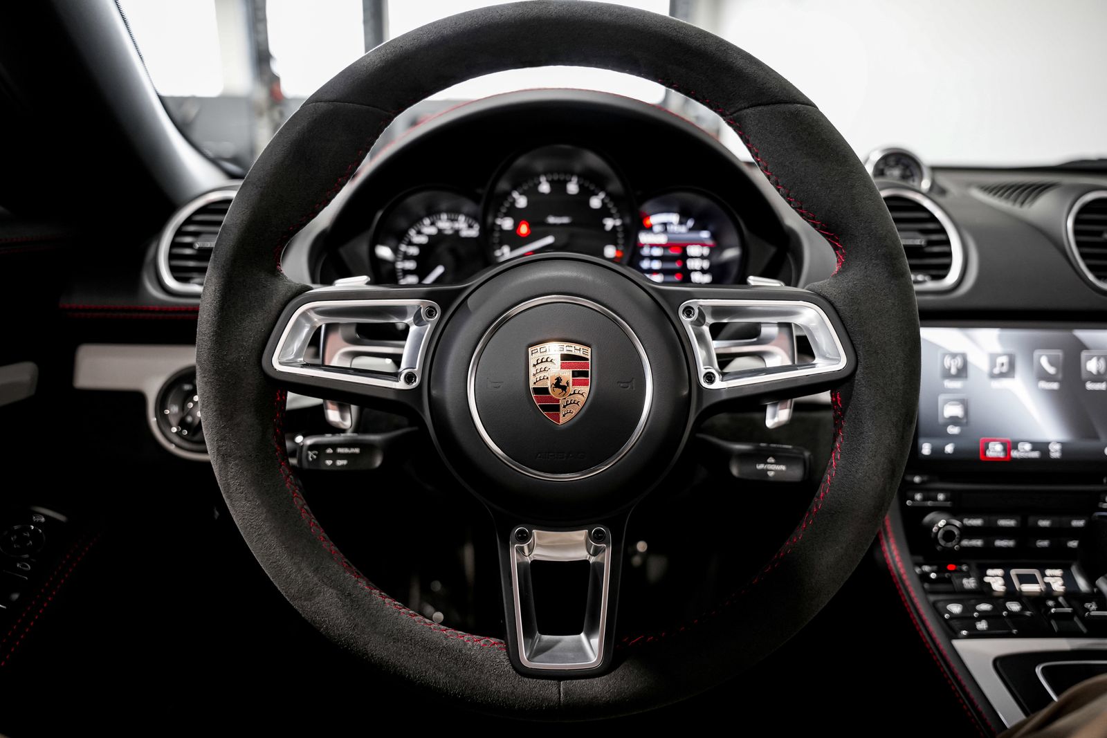 2022 Porsche 718 Spyder Base — photo 10