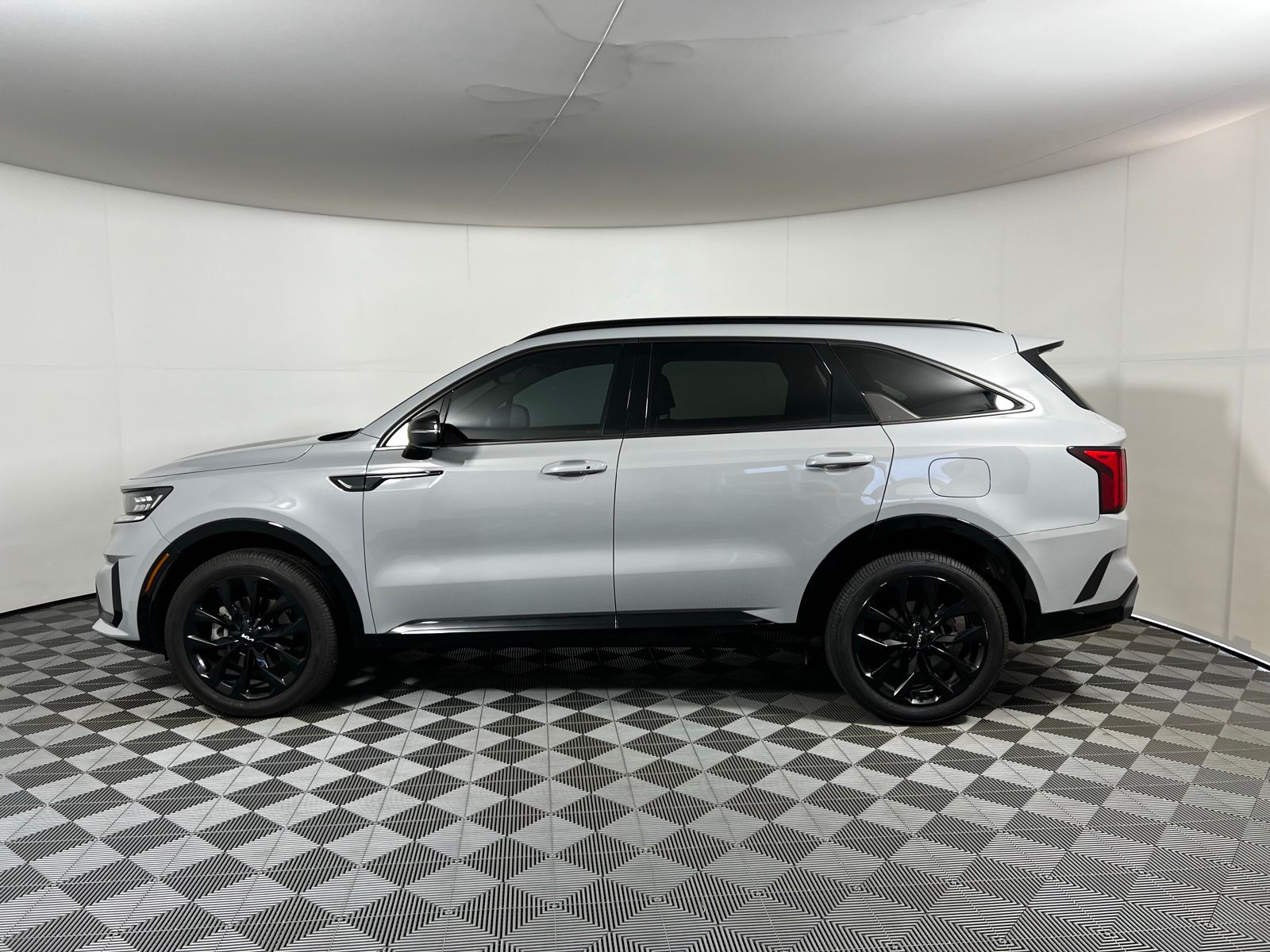 Thumbnail: 2023 Kia Sorento - 8