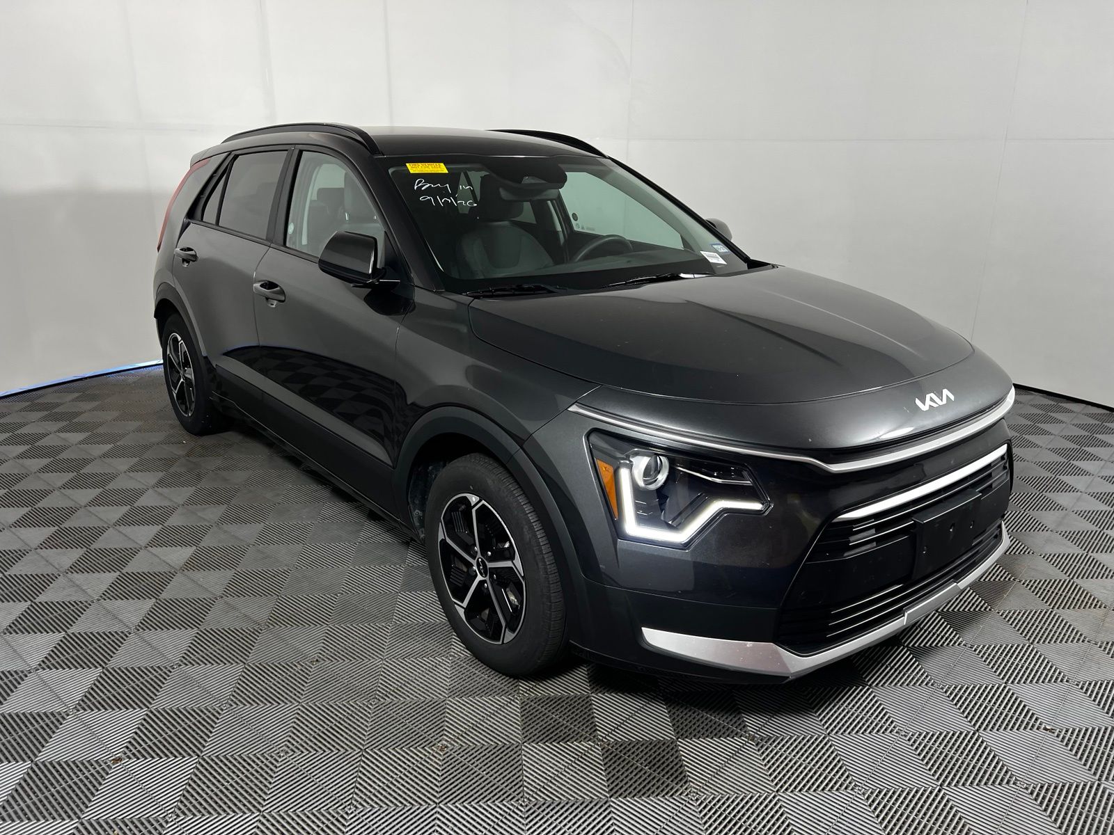 Thumbnail: 2025 Kia Niro - 3