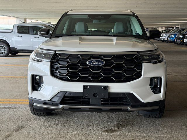New 2026 Star White Metallic Tri-Coat Ford Platinum image 2