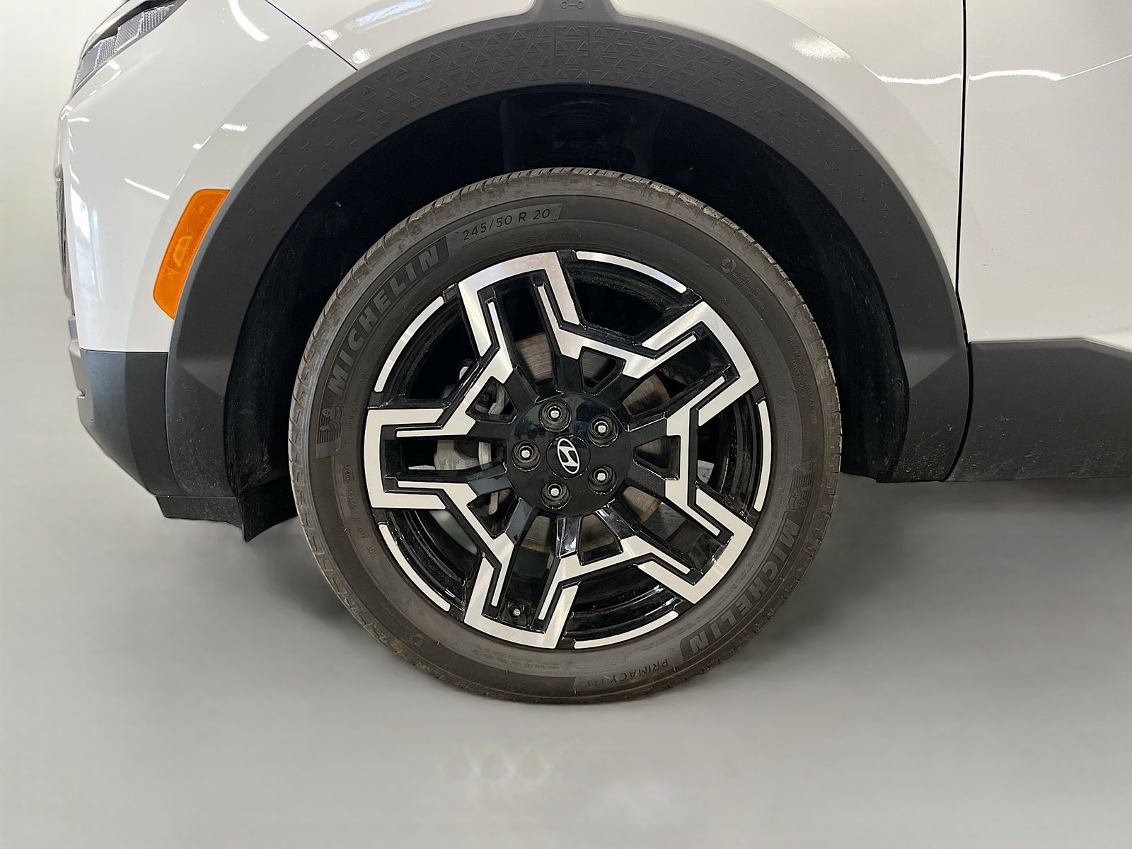 Used 2025 White Hyundai Limited image 33
