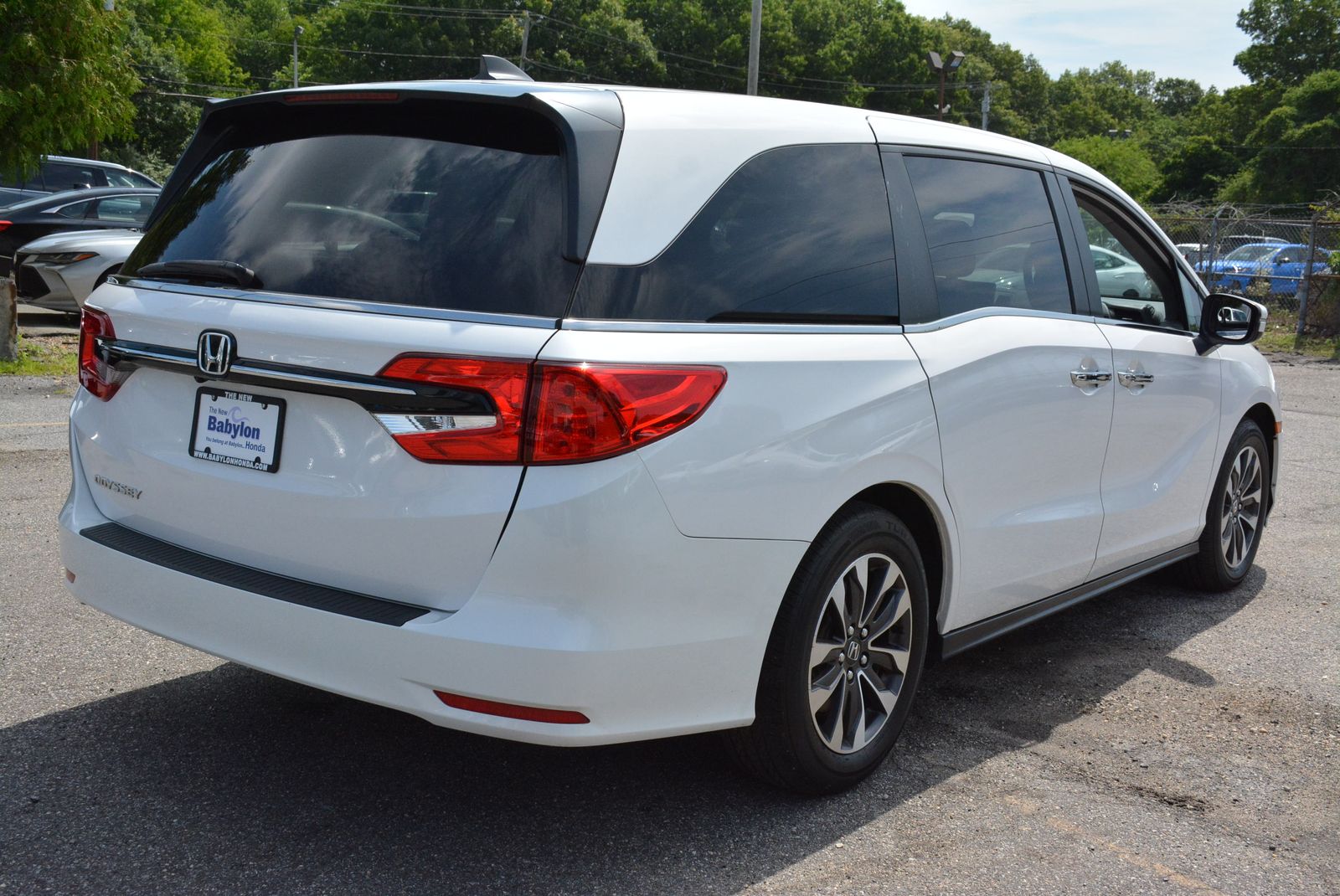 View vehicle photo 4
