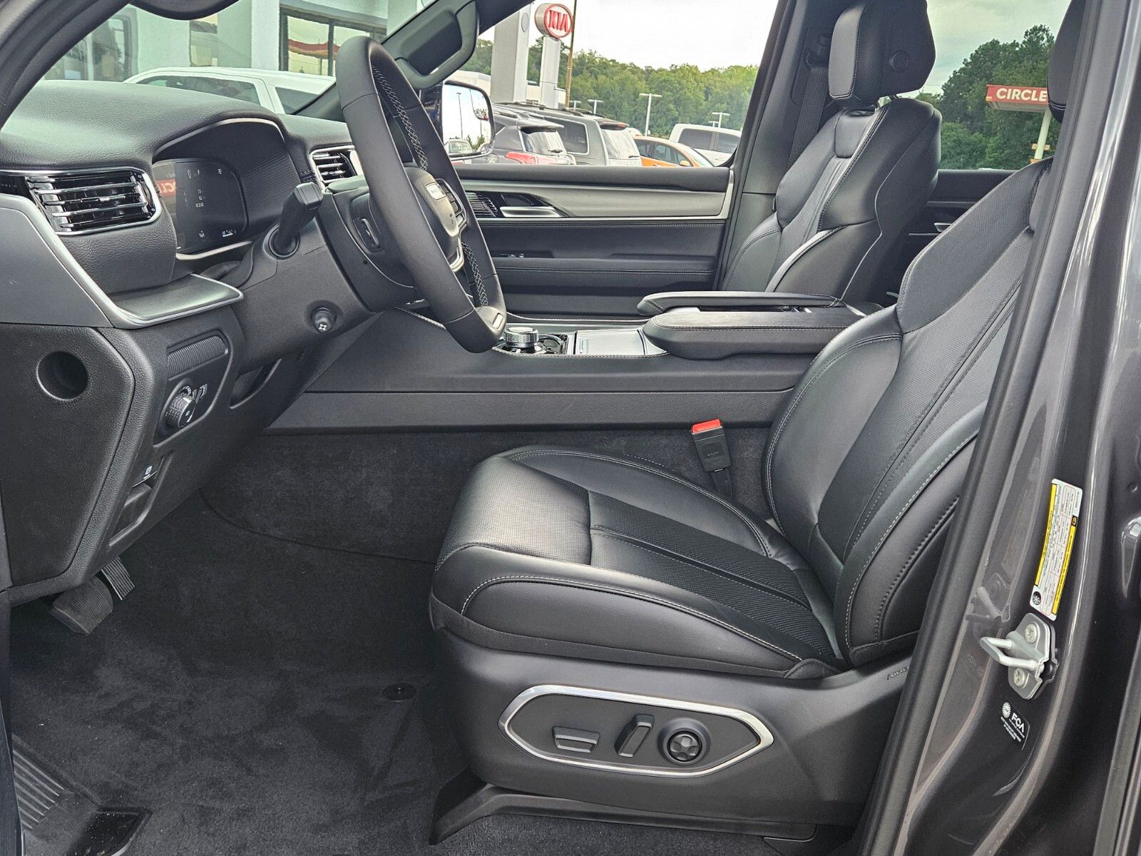 2025 Jeep Wagoneer L Base photo 3