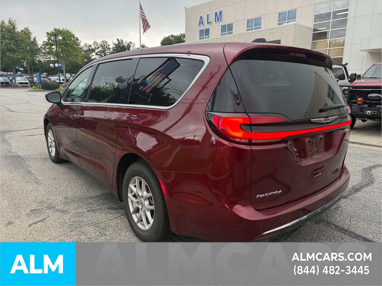 Used 2023 Velvet Red Pearlcoat Chrysler Touring L image 11