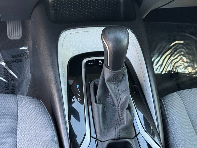 Used 2020 White Toyota SE image 18