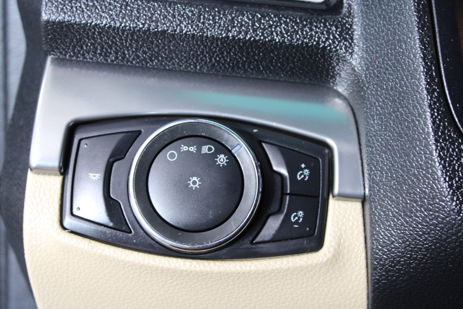 Used 2016 Silver Ford Base image 29