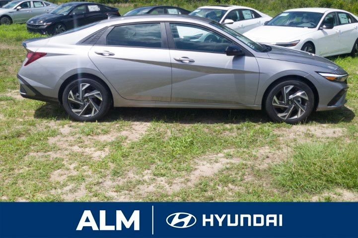 2025 Hyundai Elantra SEL Sport photo 4