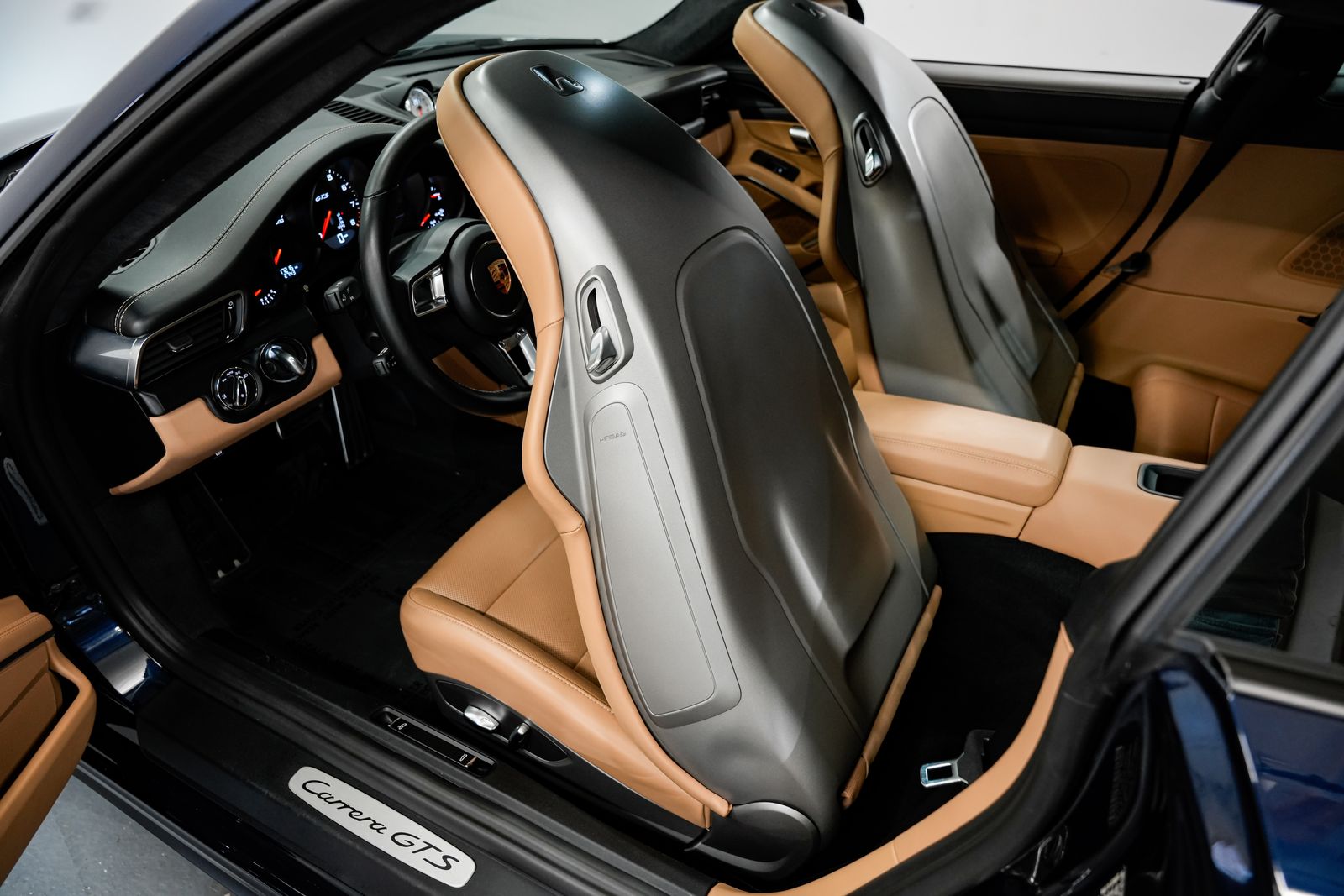 2018 Porsche 911 Carrera GTS — photo 19