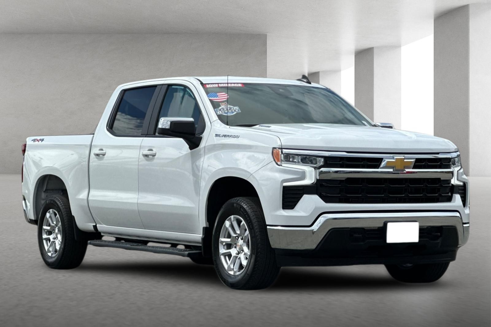 Summit White 2025 Chevrolet Silverado 1500 LT Crew Cab 4WD Pickup Truck Four-Wheel Drive 8-Speed Automatic