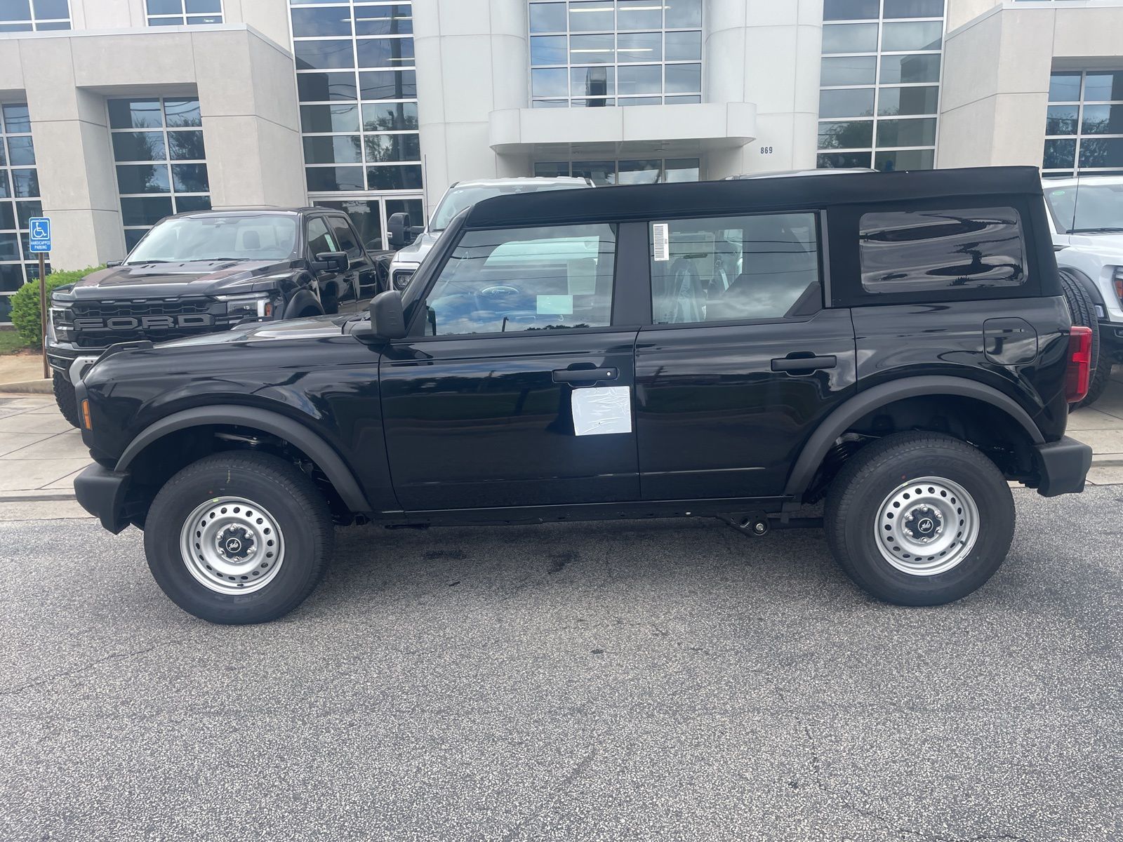 2025 Ford Bronco Base photo 2