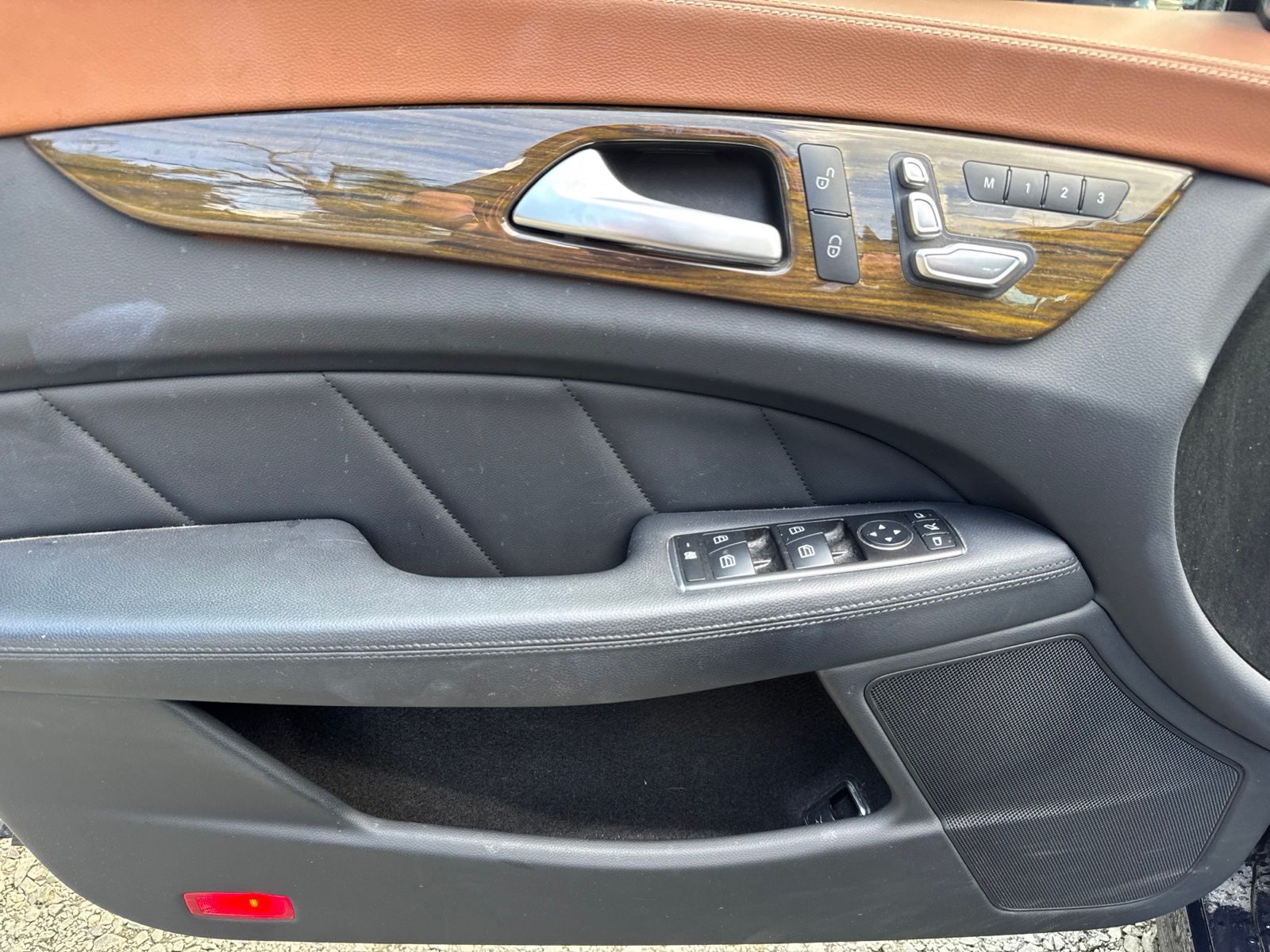 Used 2015 Blue Metallic Mercedes-Benz CLS 400 image 33