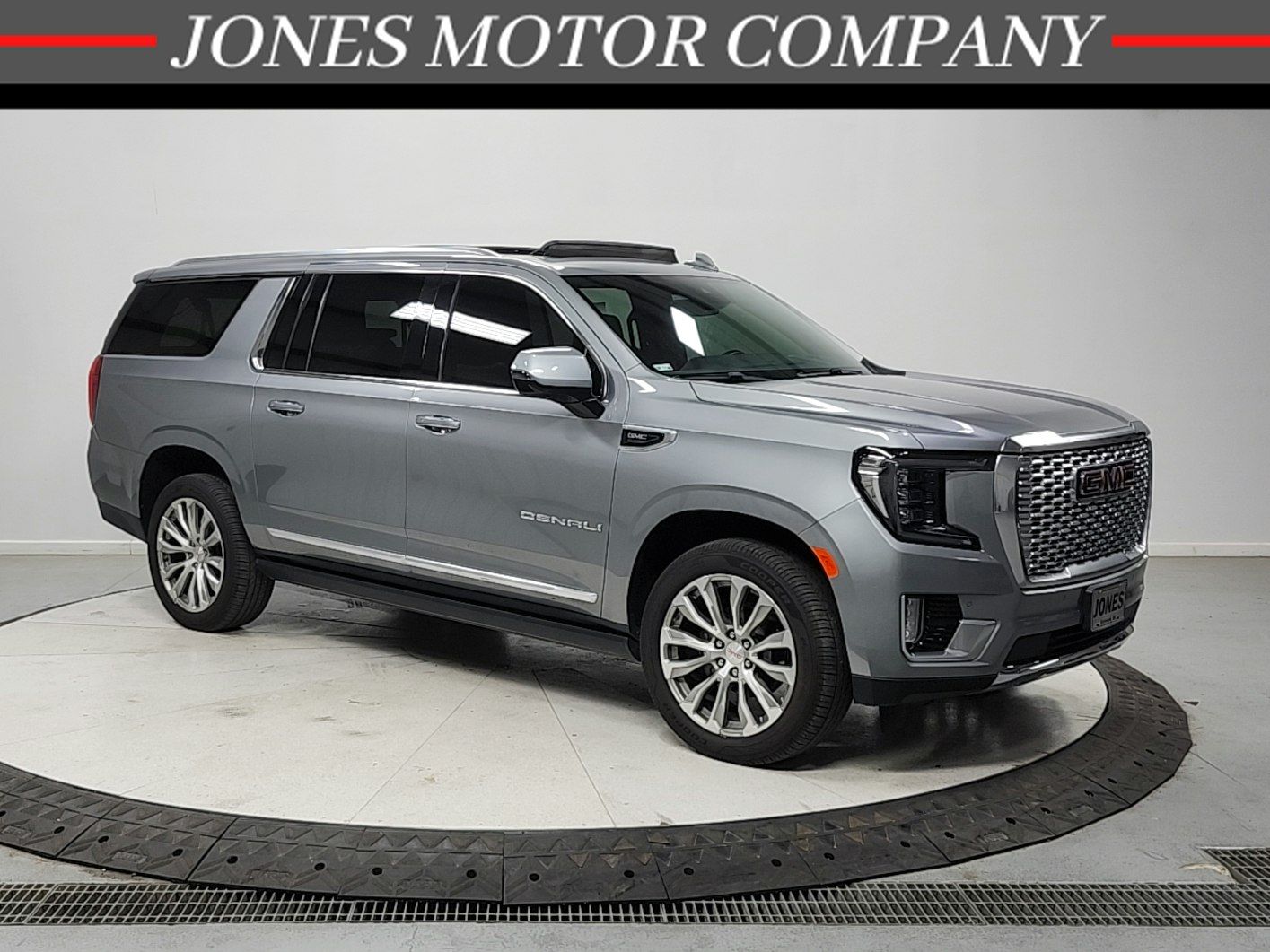 Sterling Metallic 2023 GMC Yukon XL Denali RWD SUV / Crossover 4X2