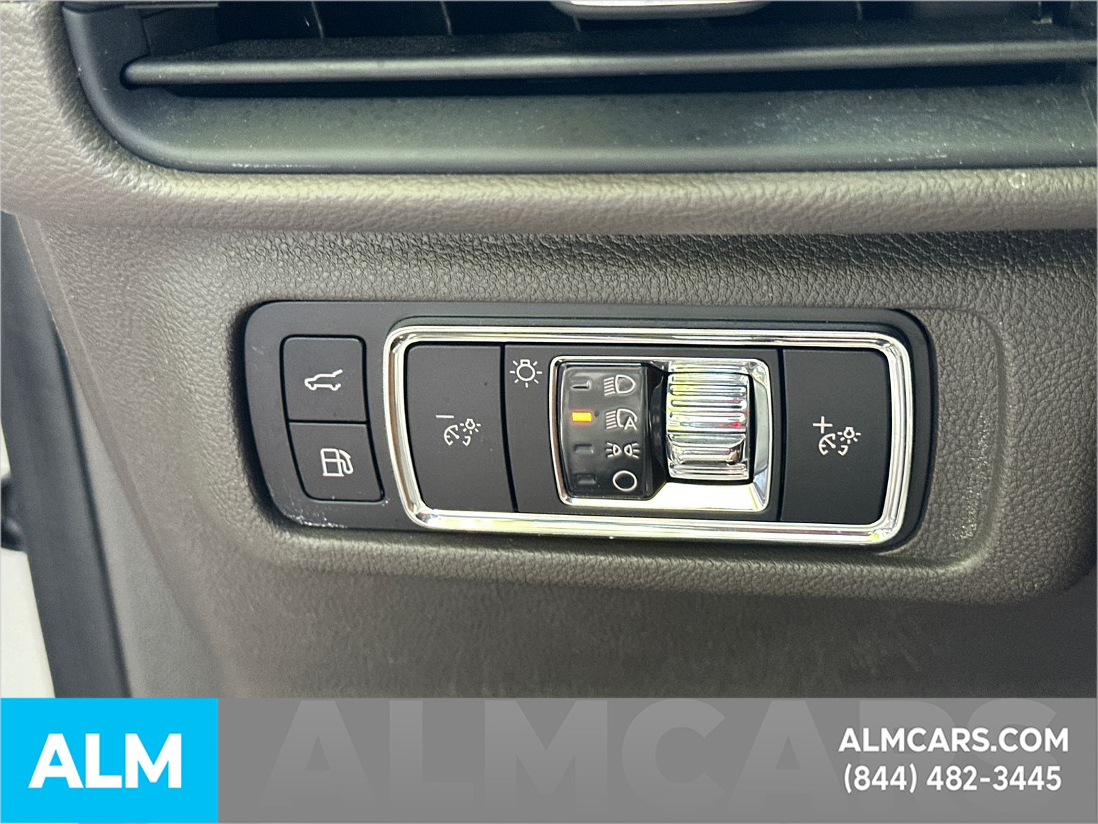 Used 2024 White Lincoln Grand Touring image 30