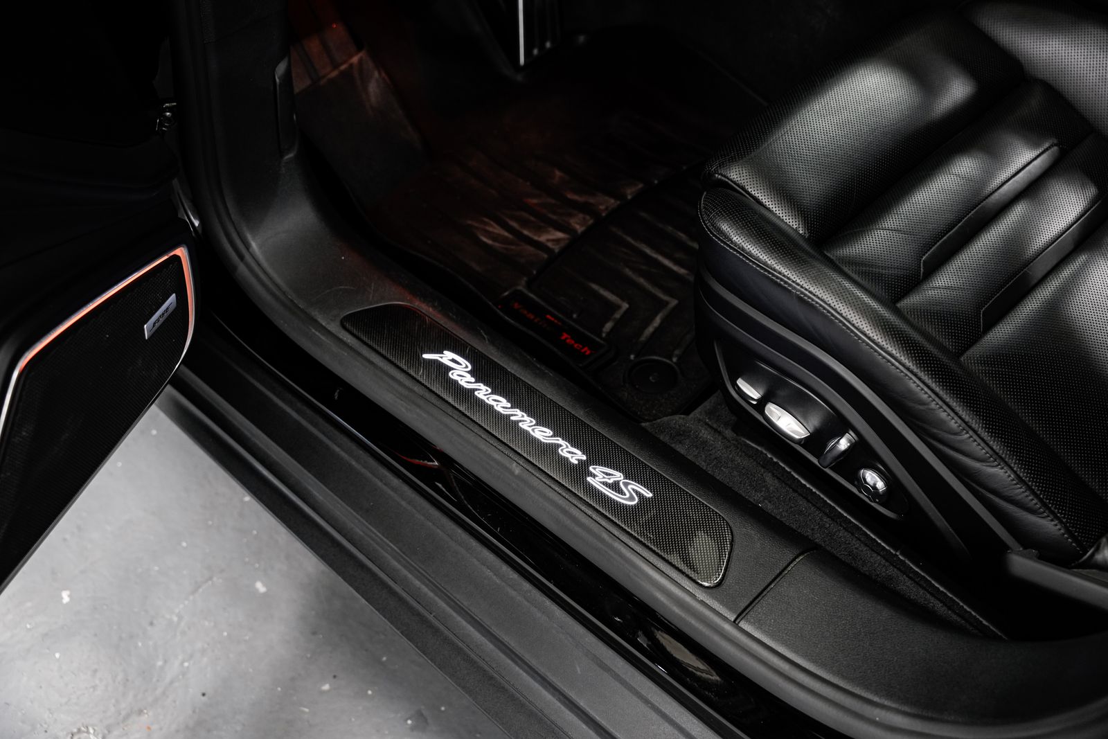 2018 Porsche Panamera Sport Turismo 4S — photo 21