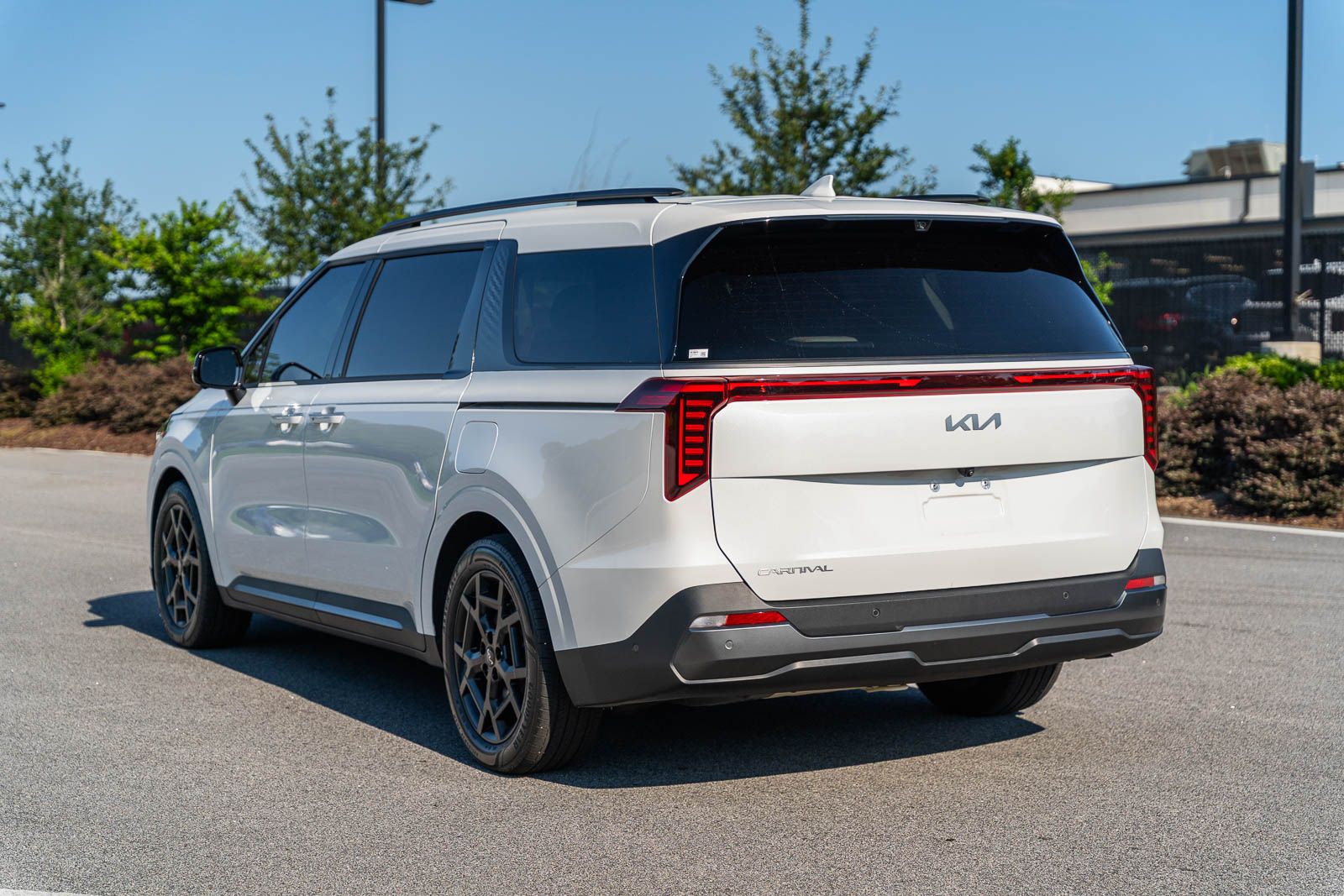 Used 2025 Kia Carnival Van