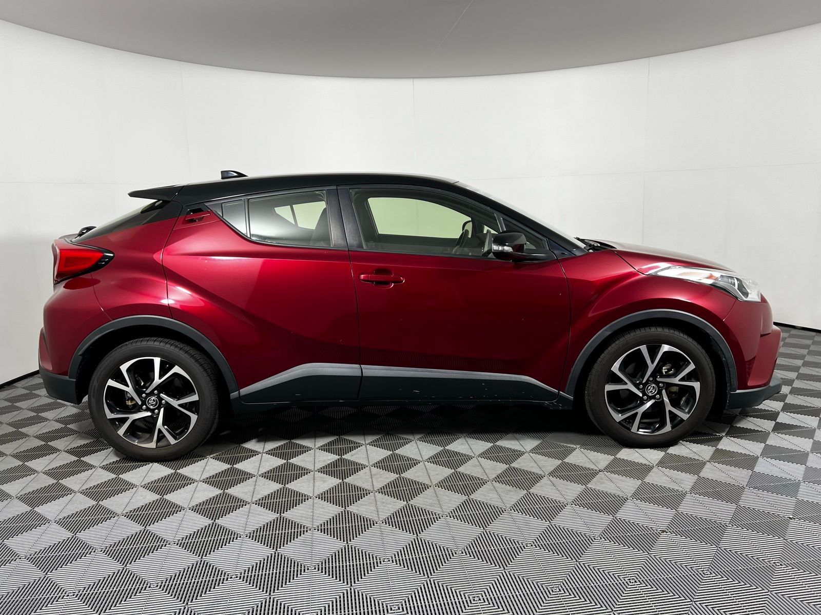 Thumbnail: 2019 Toyota C-HR - 4