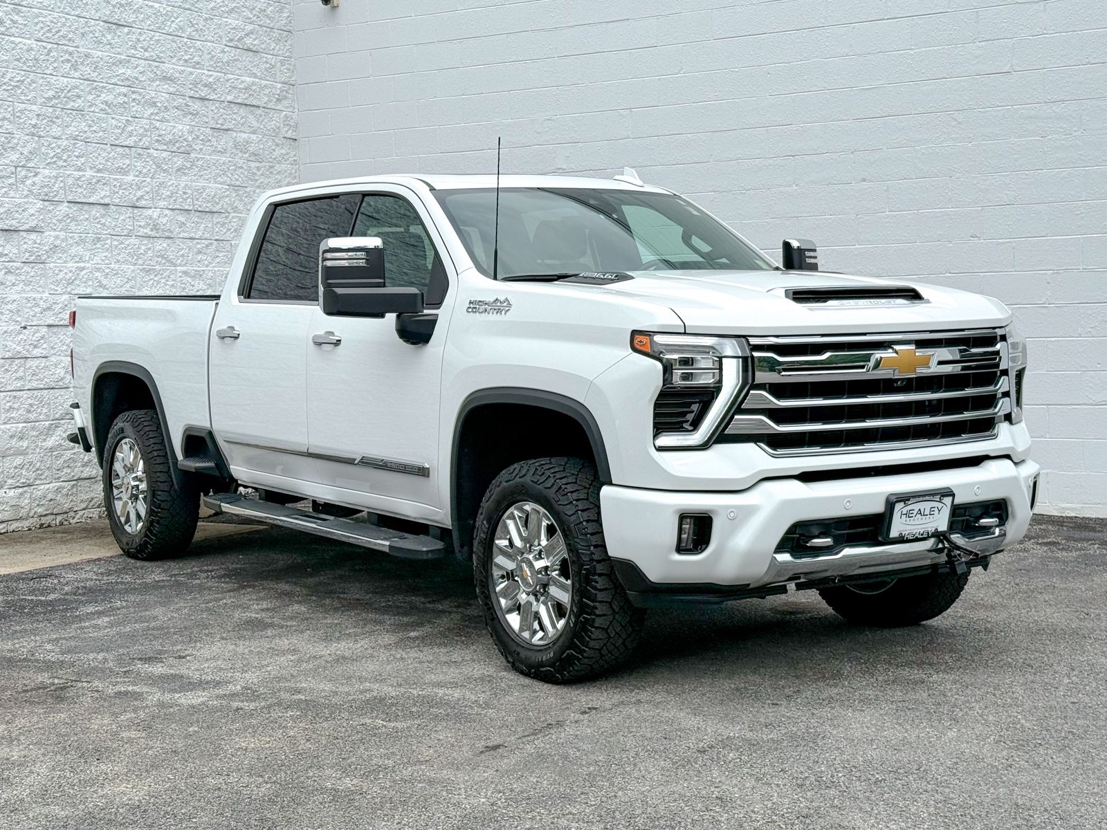 Summit White 2024 Chevrolet Silverado 2500HD Pickup Truck Four-Wheel Drive Automatic