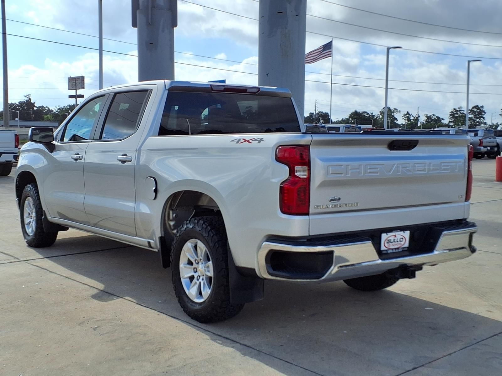 2022 Chevrolet Silverado 1500 LT - 1