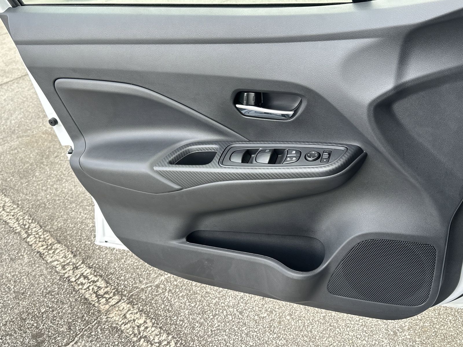 2025 Nissan Versa 1.6 SV photo 16