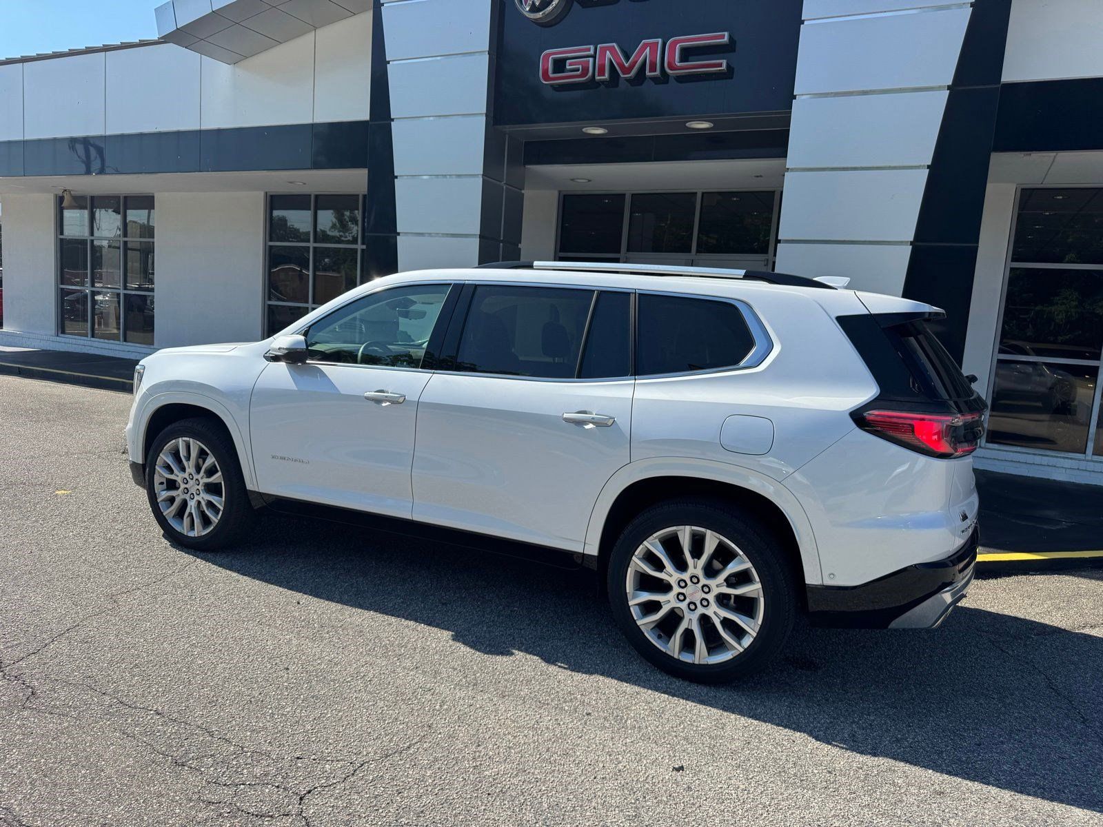 View vehicle photo 2