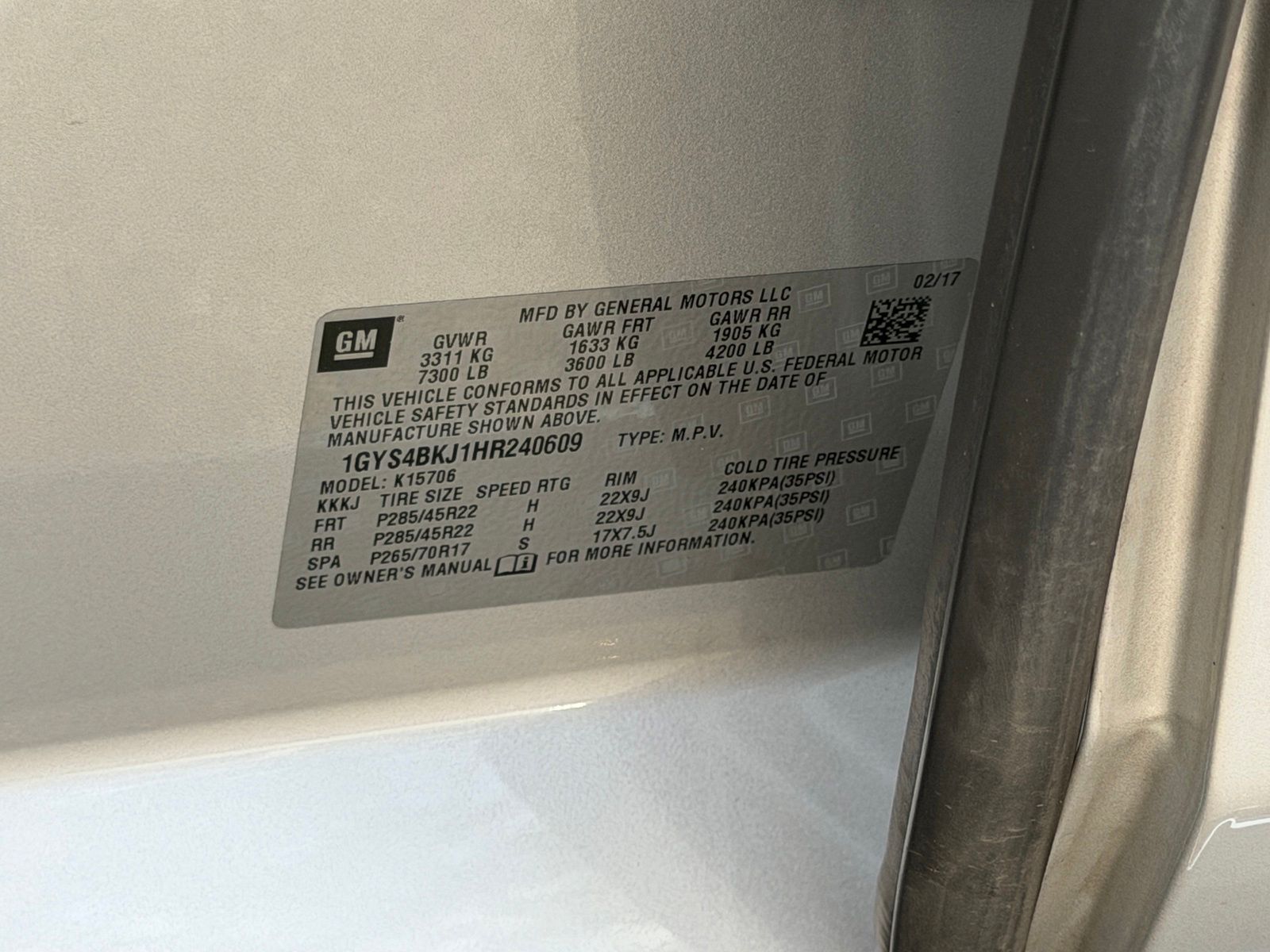 Used 2017 Radiant Silver Metallic Cadillac Luxury image 38