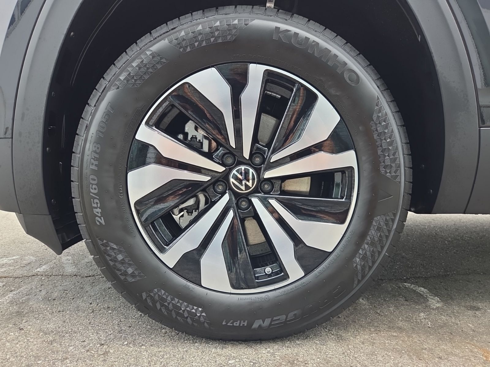 new 2026 Volkswagen Atlas car, priced at $40,234