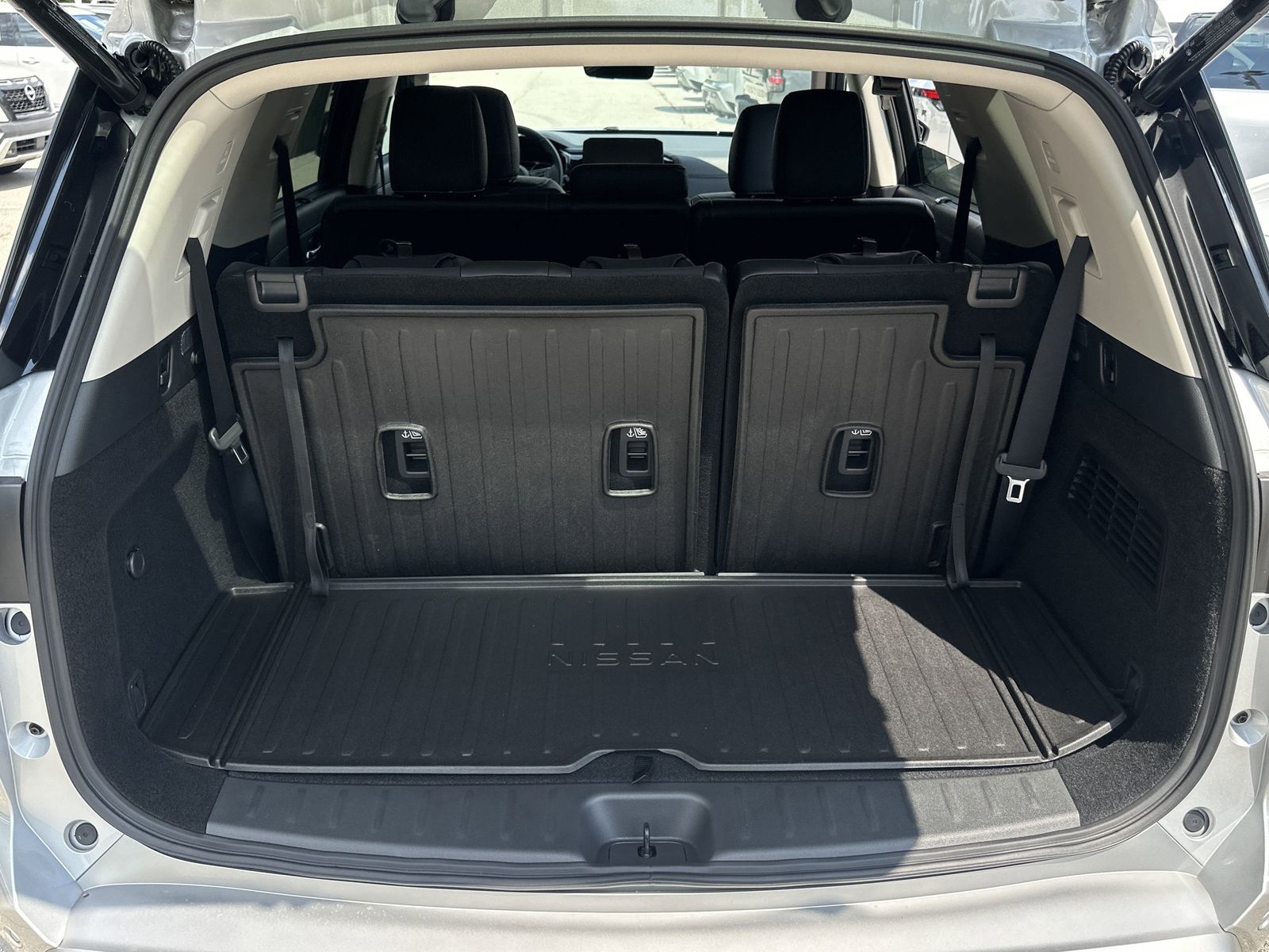 2025 Nissan Pathfinder SL photo 26