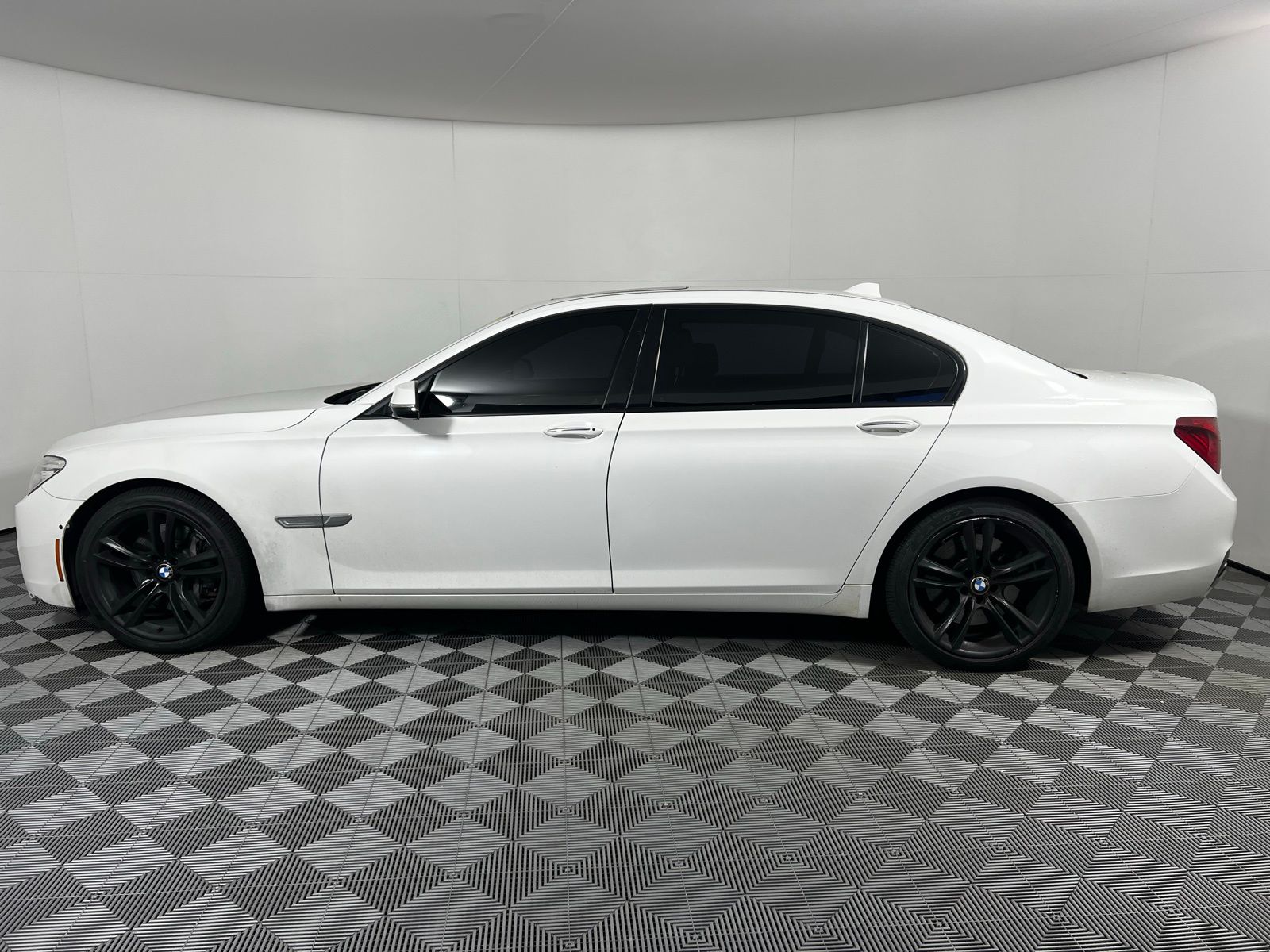 Thumbnail: 2014 BMW 7 Series - 8