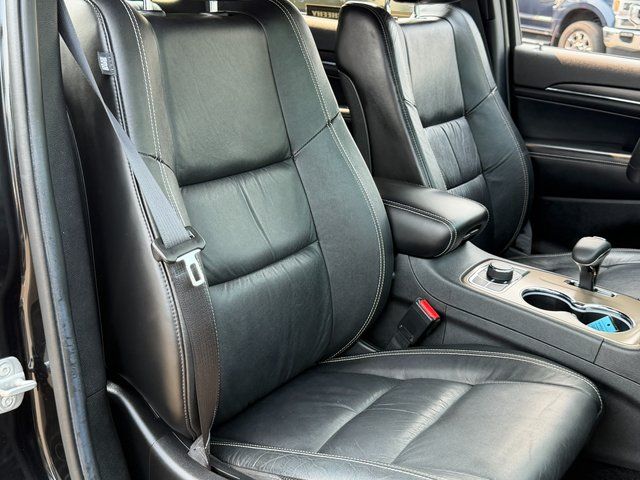 Used 2014 Brilliant Black Crystal Pearlcoat Jeep Limited image 33