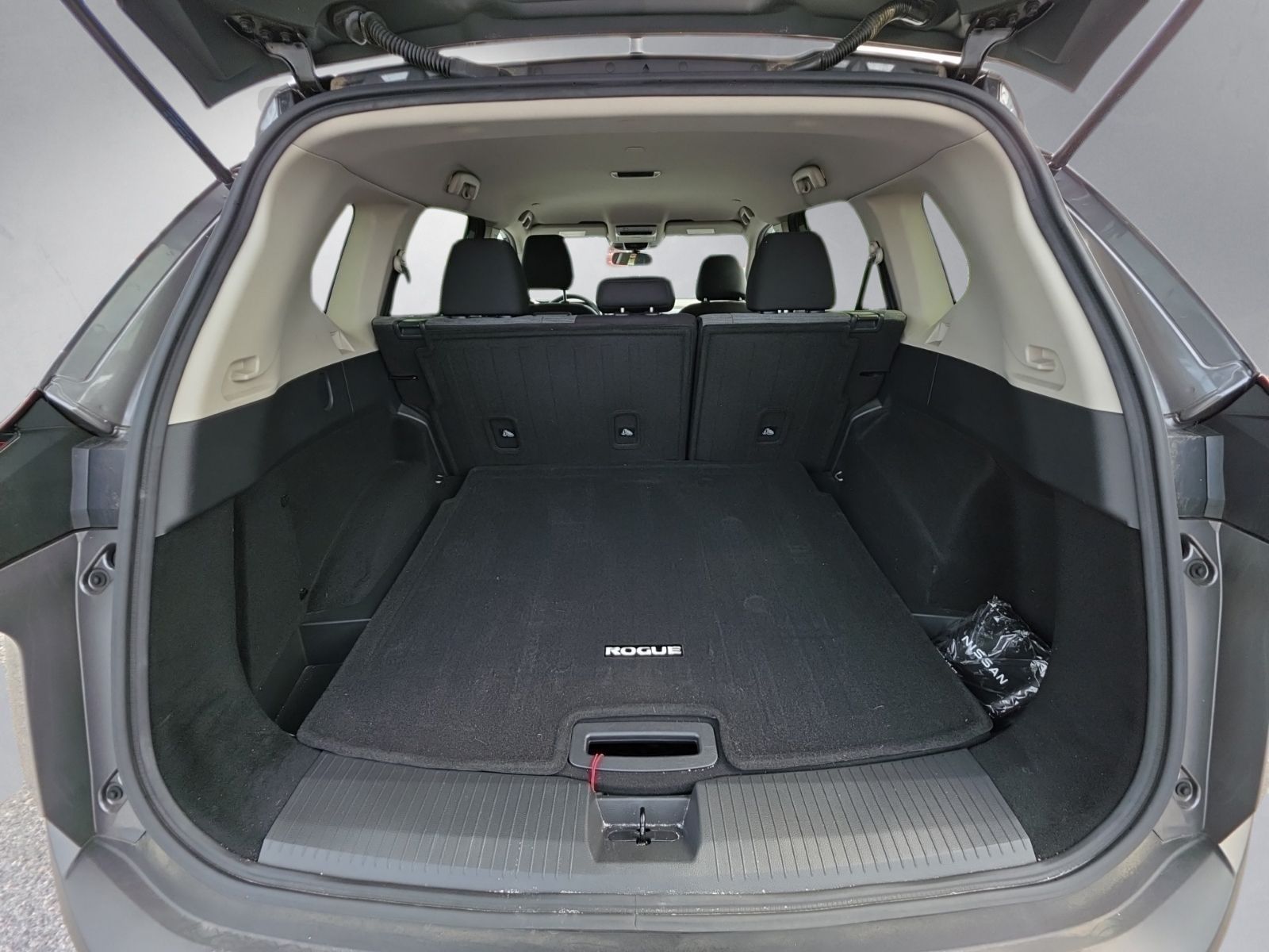 Used 2023 Gray Nissan SV image 27