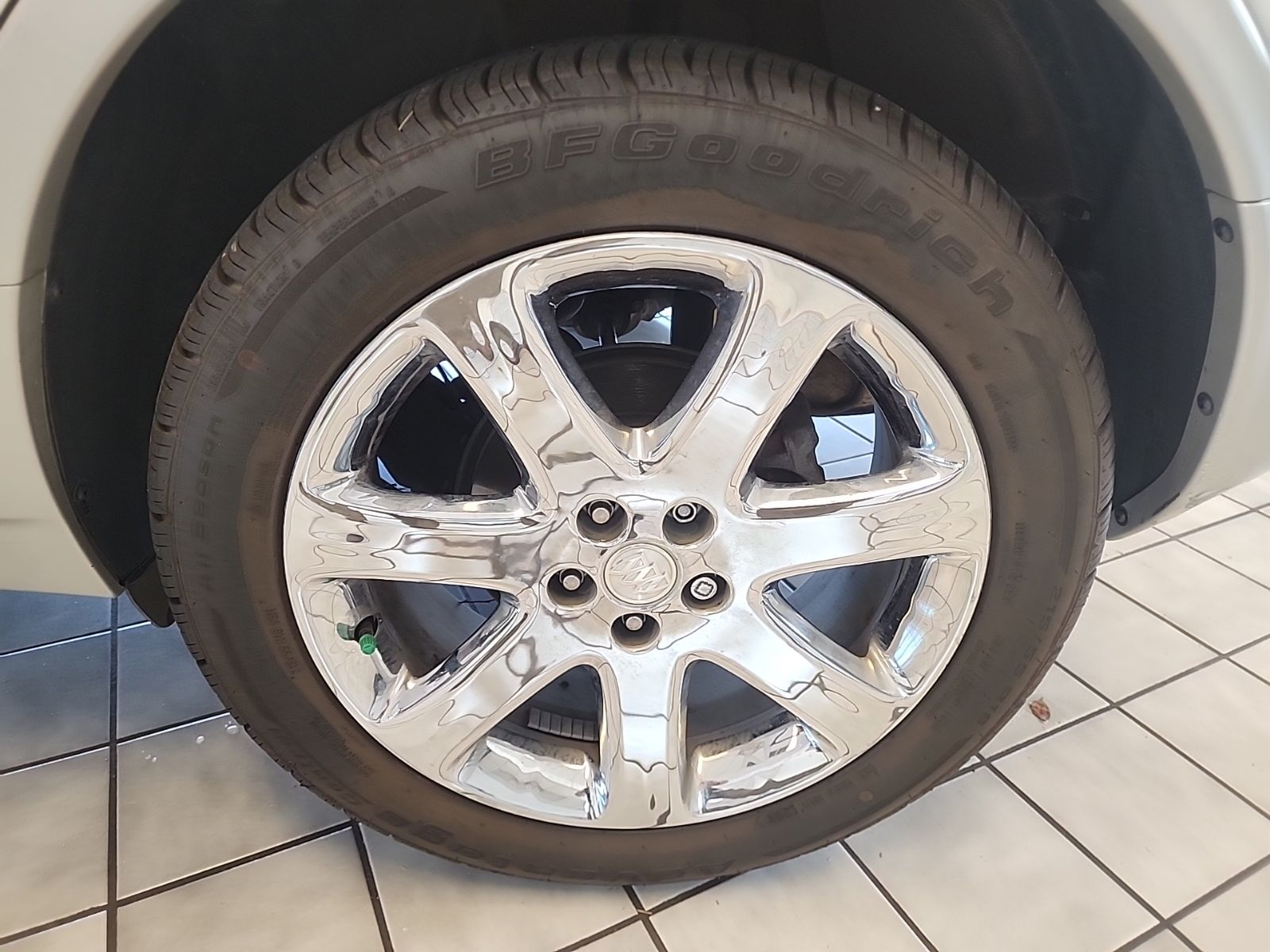 Used 2016 White Pearl Metallic Buick Premium image 25