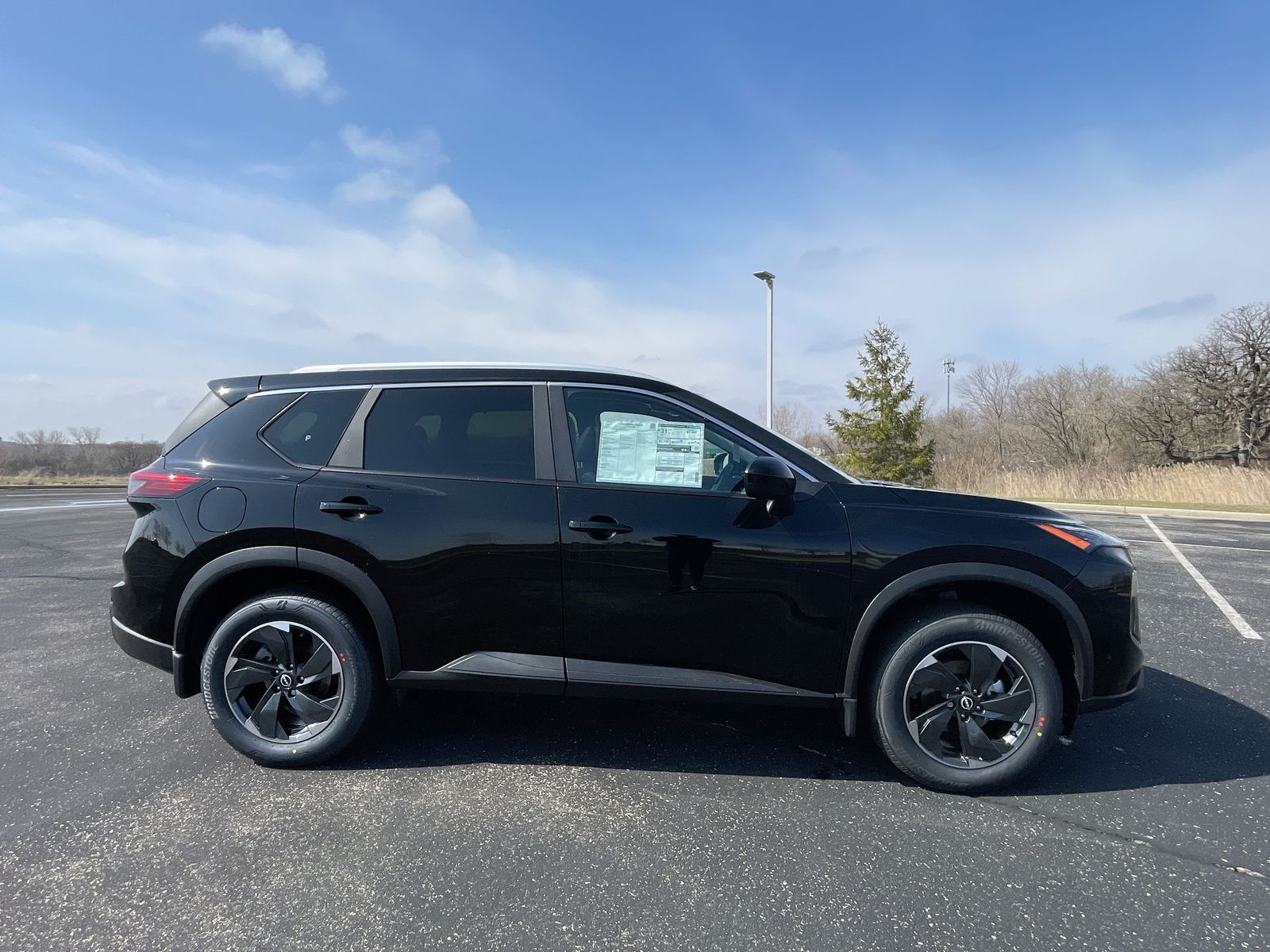 2024 Nissan Rogue SV 38