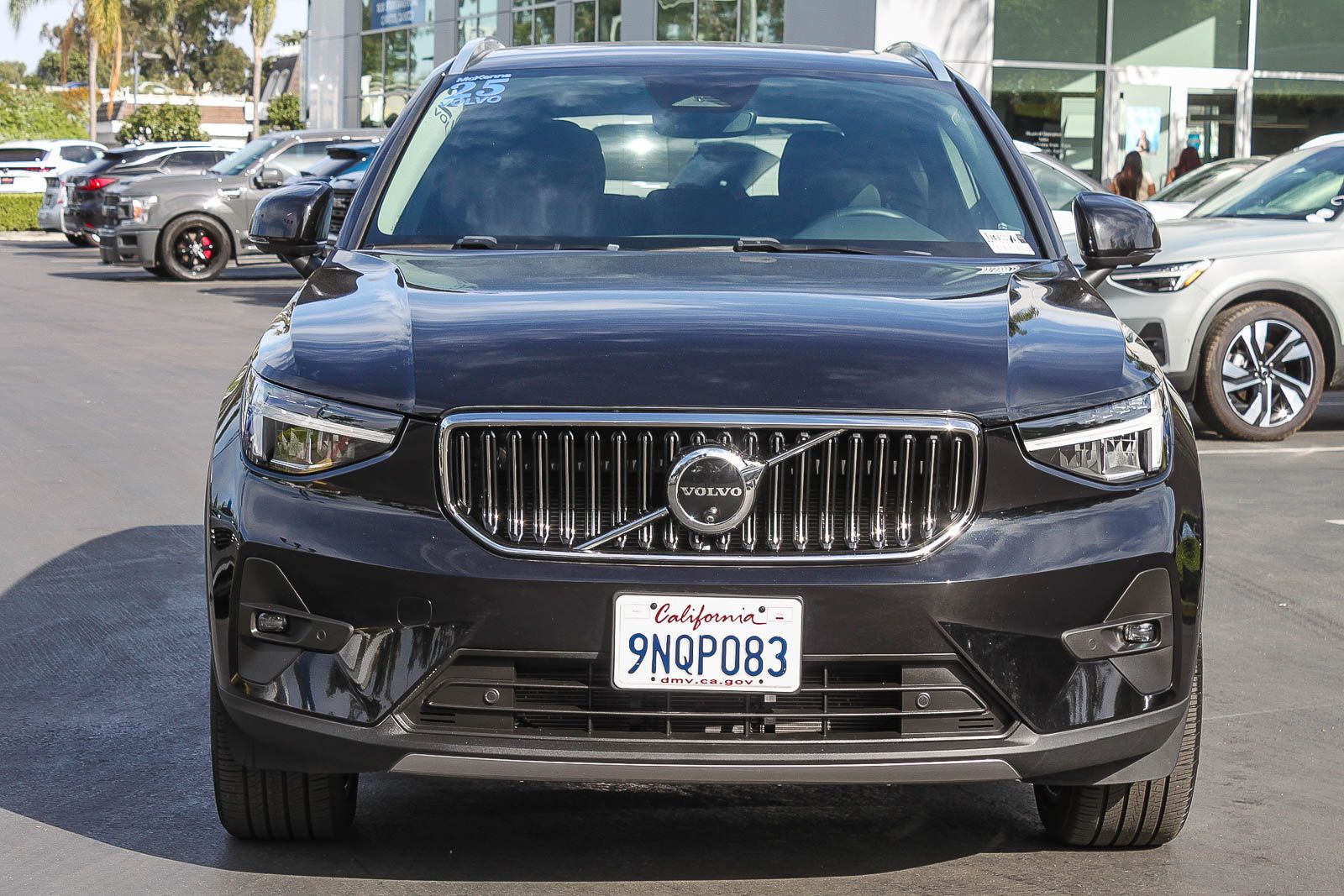 View vehicle photo 2