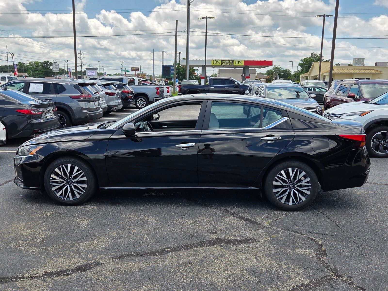 Used 2025 Super Black Nissan 2.5 SV image 4