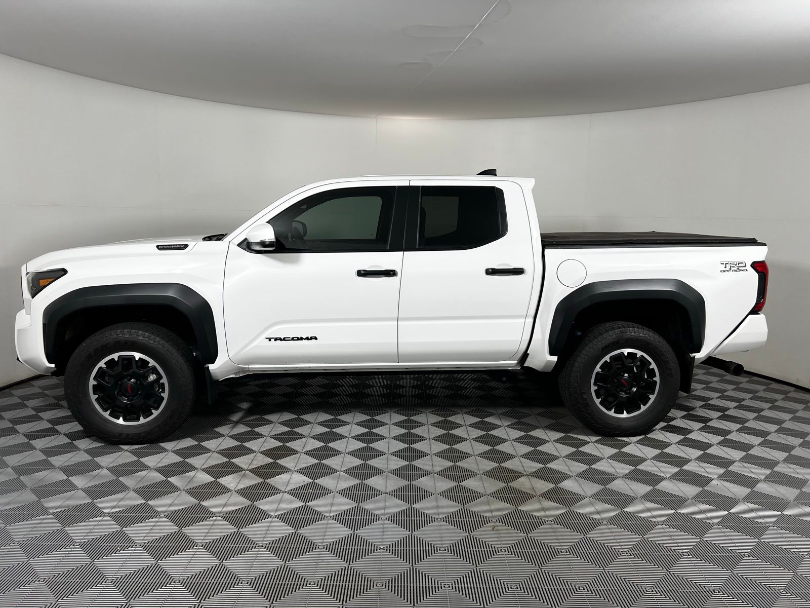 2024 Toyota Tacoma TRD Off-Road 8
