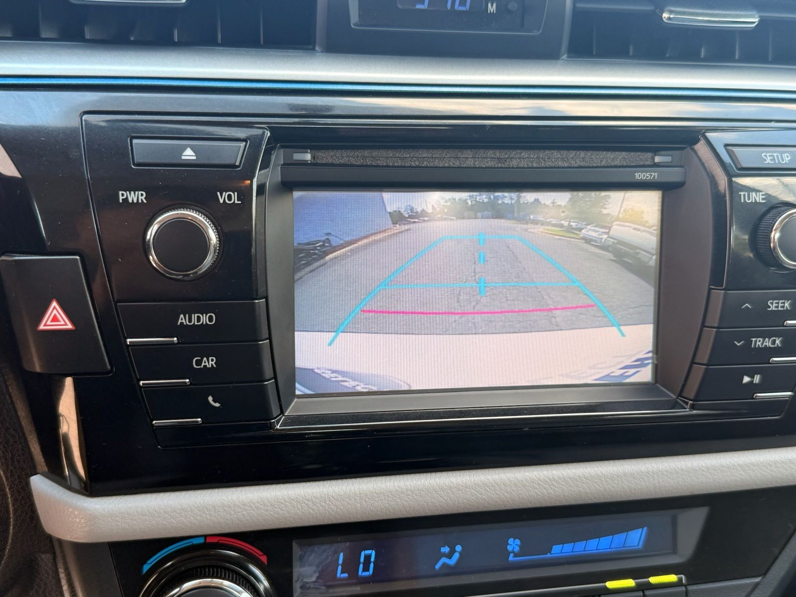 Used 2016 White Toyota LE image 22