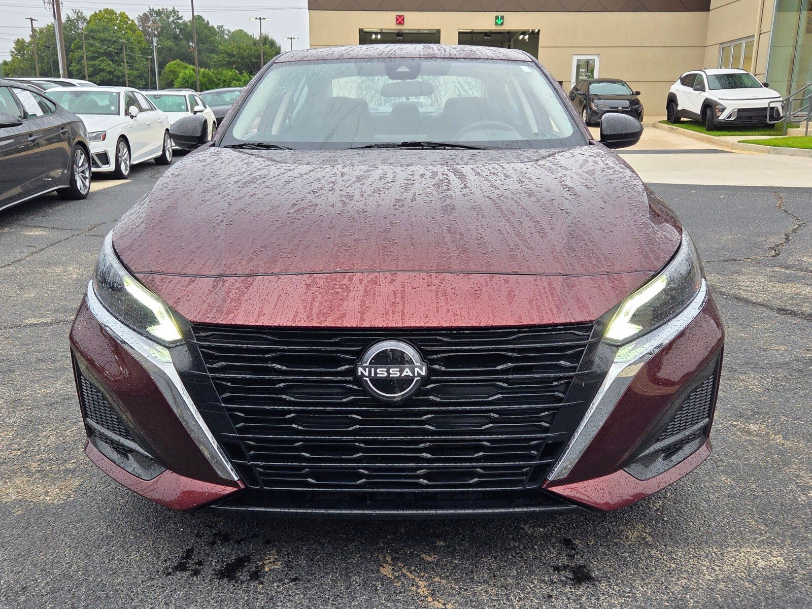 Used 2025 Red Nissan 2.5 SV image 2