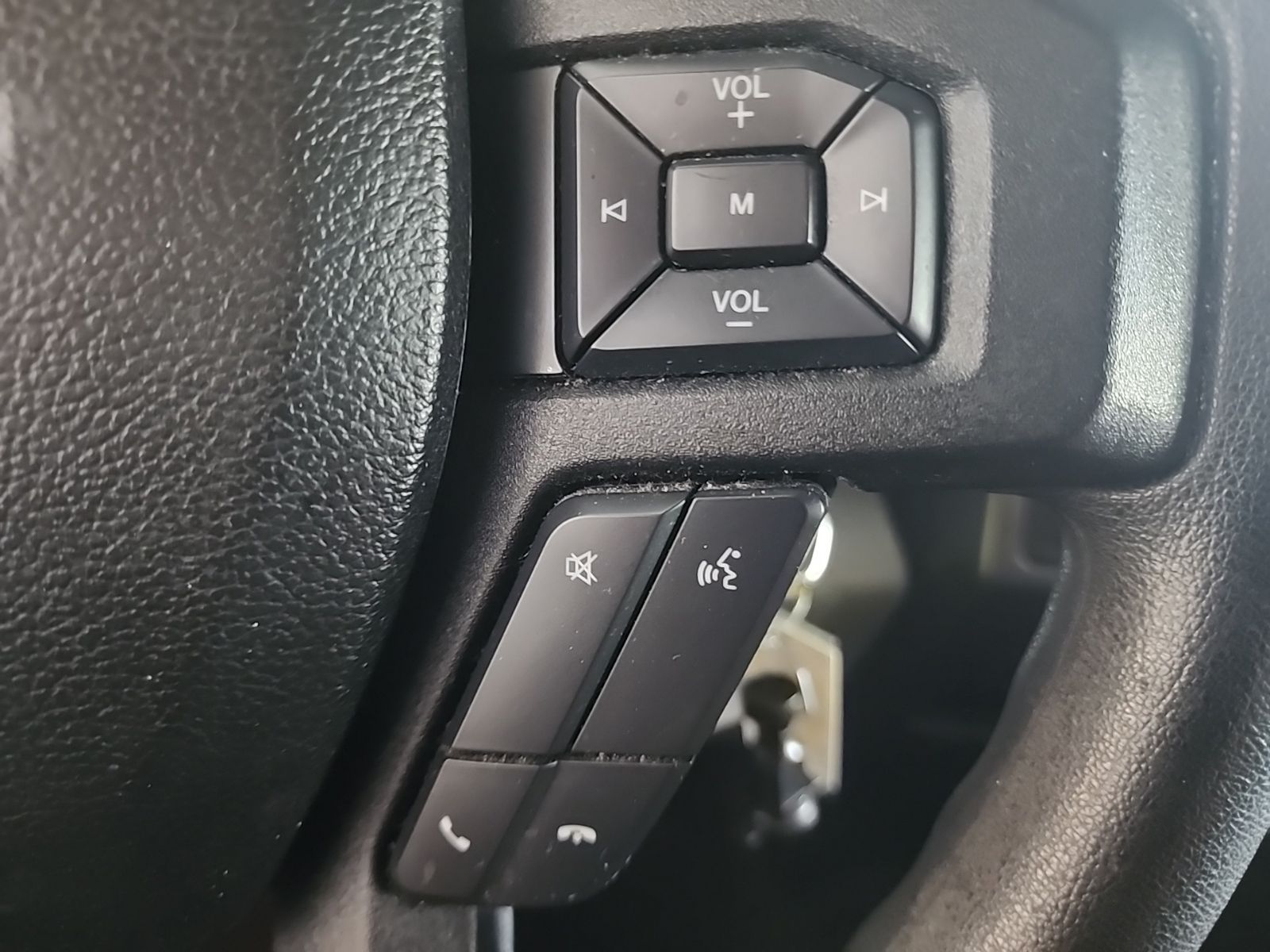 Used 2016 Blue Jeans Metallic Ford XLT image 18