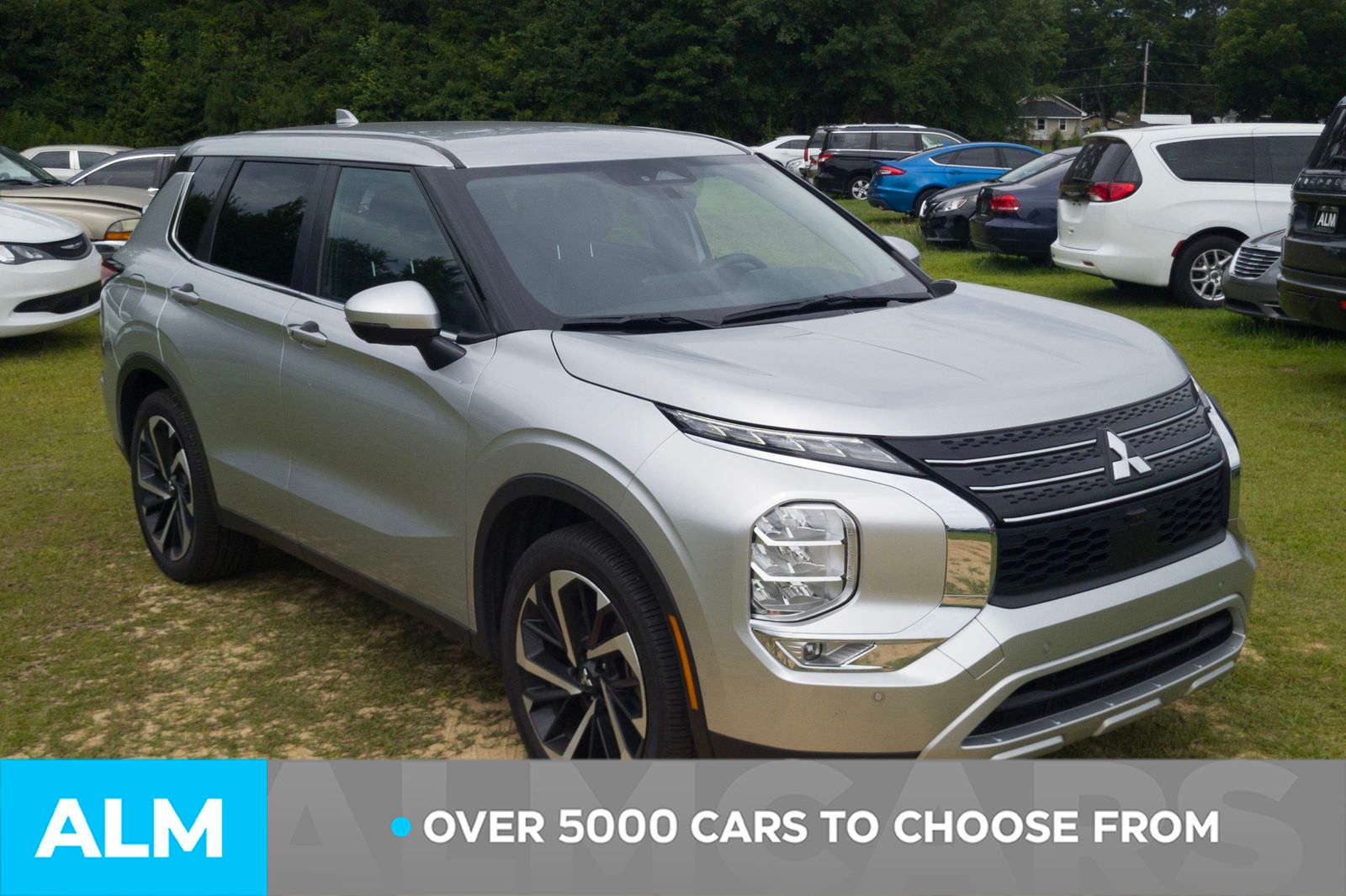 Used 2024 White Diamond Mitsubishi SE image 3