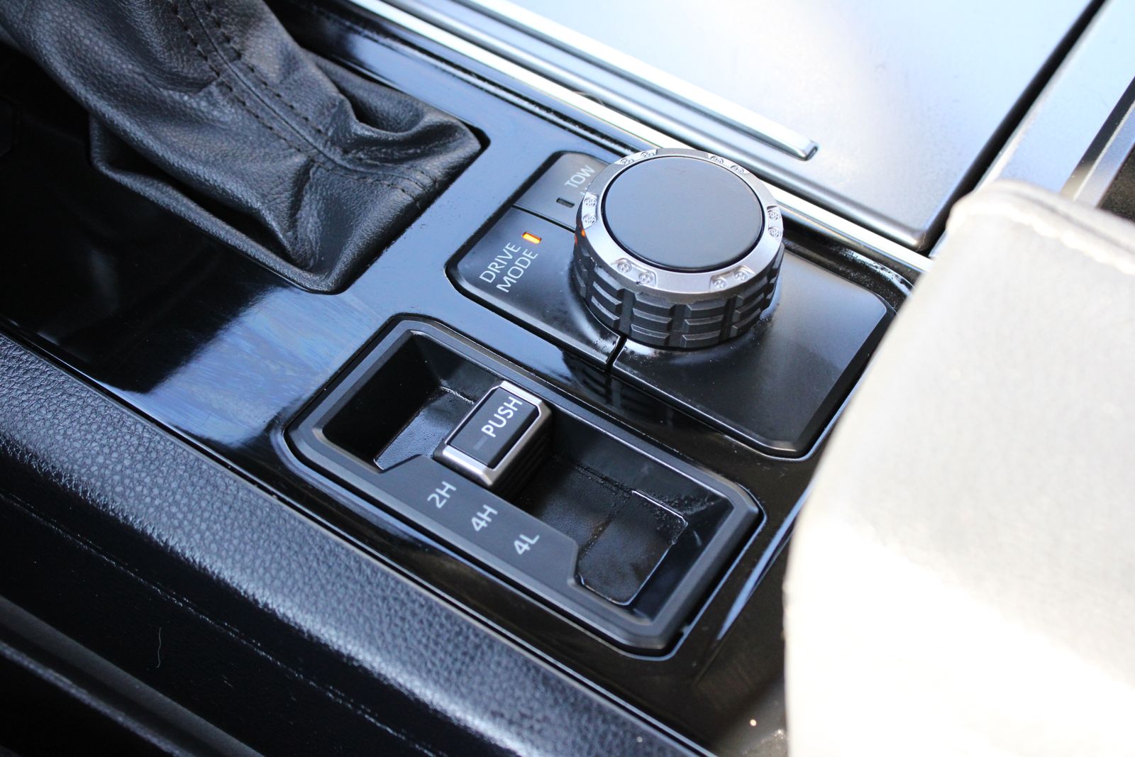 Used 2023  Toyota SR5 image 32