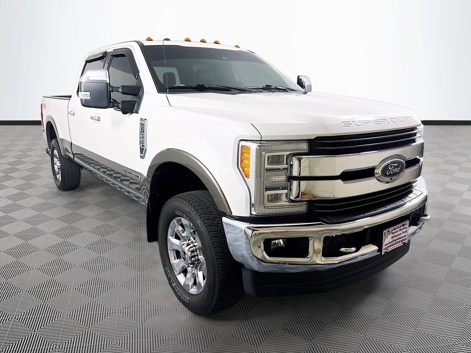 White 2018 Ford F-250 Super Duty King Ranch Crew Cab 4WD Pickup Truck Four-Wheel Drive 6-Speed Automatic