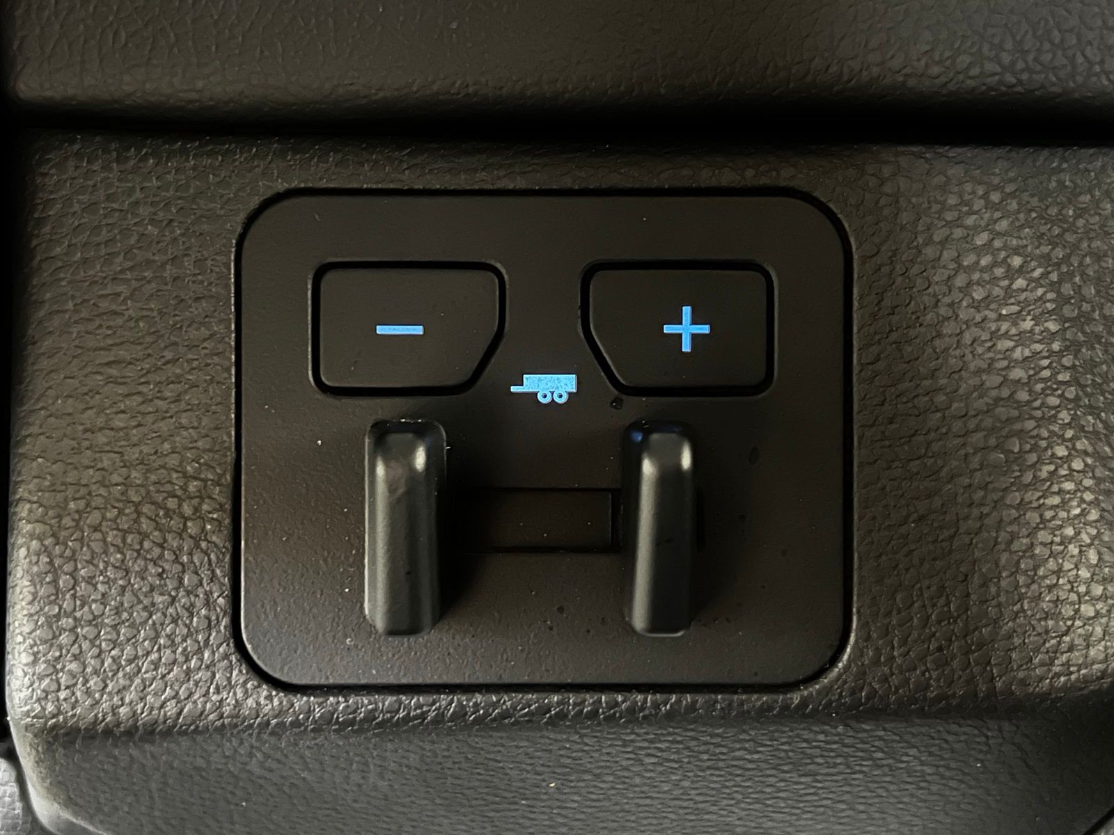 Thumbnail: 2023 Toyota Tundra - 23